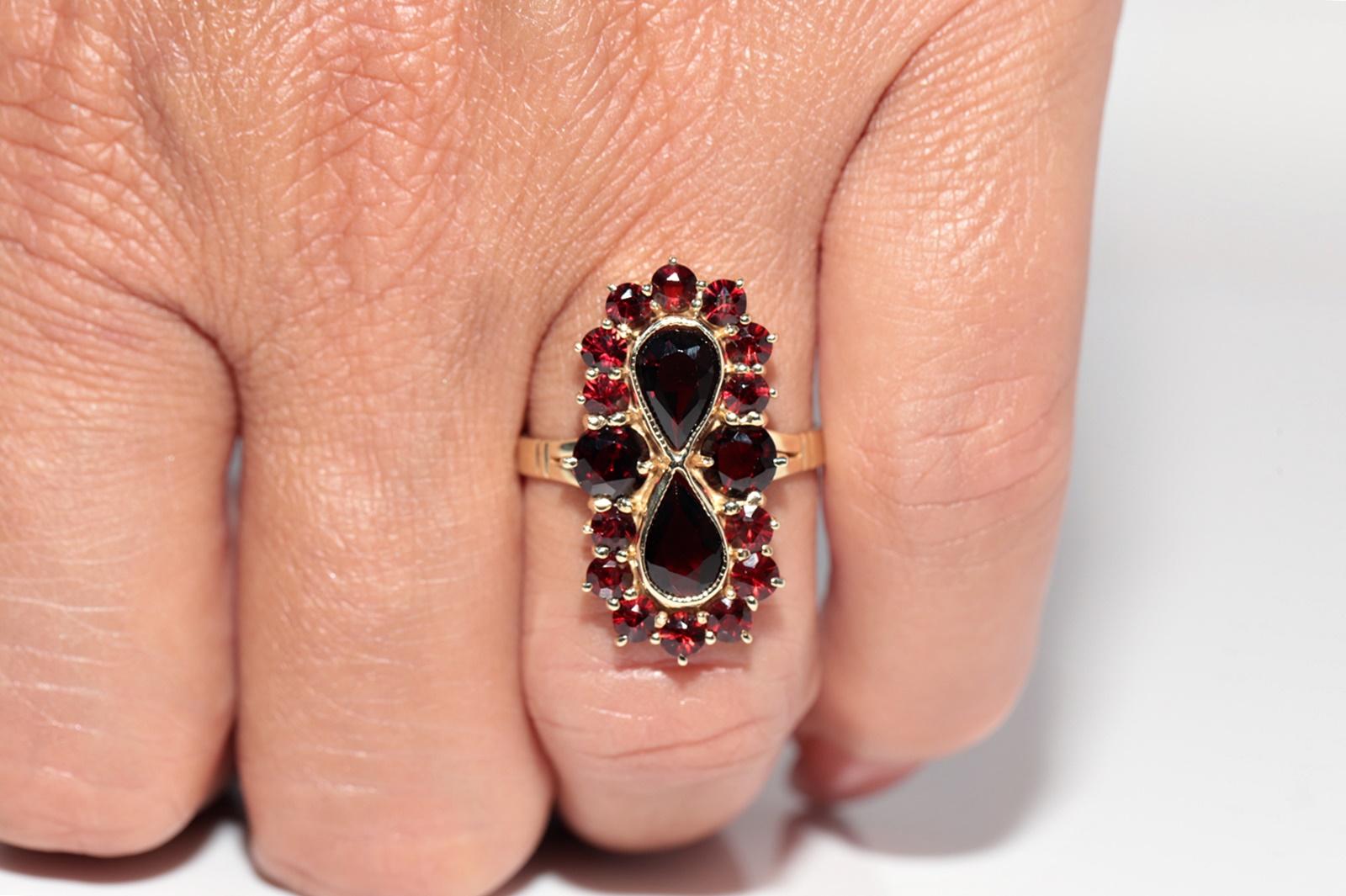 Vintage CIRCA 1960er Jahre handgefertigt 8k Gold natürlichen Granat verziert Ring im Angebot 8