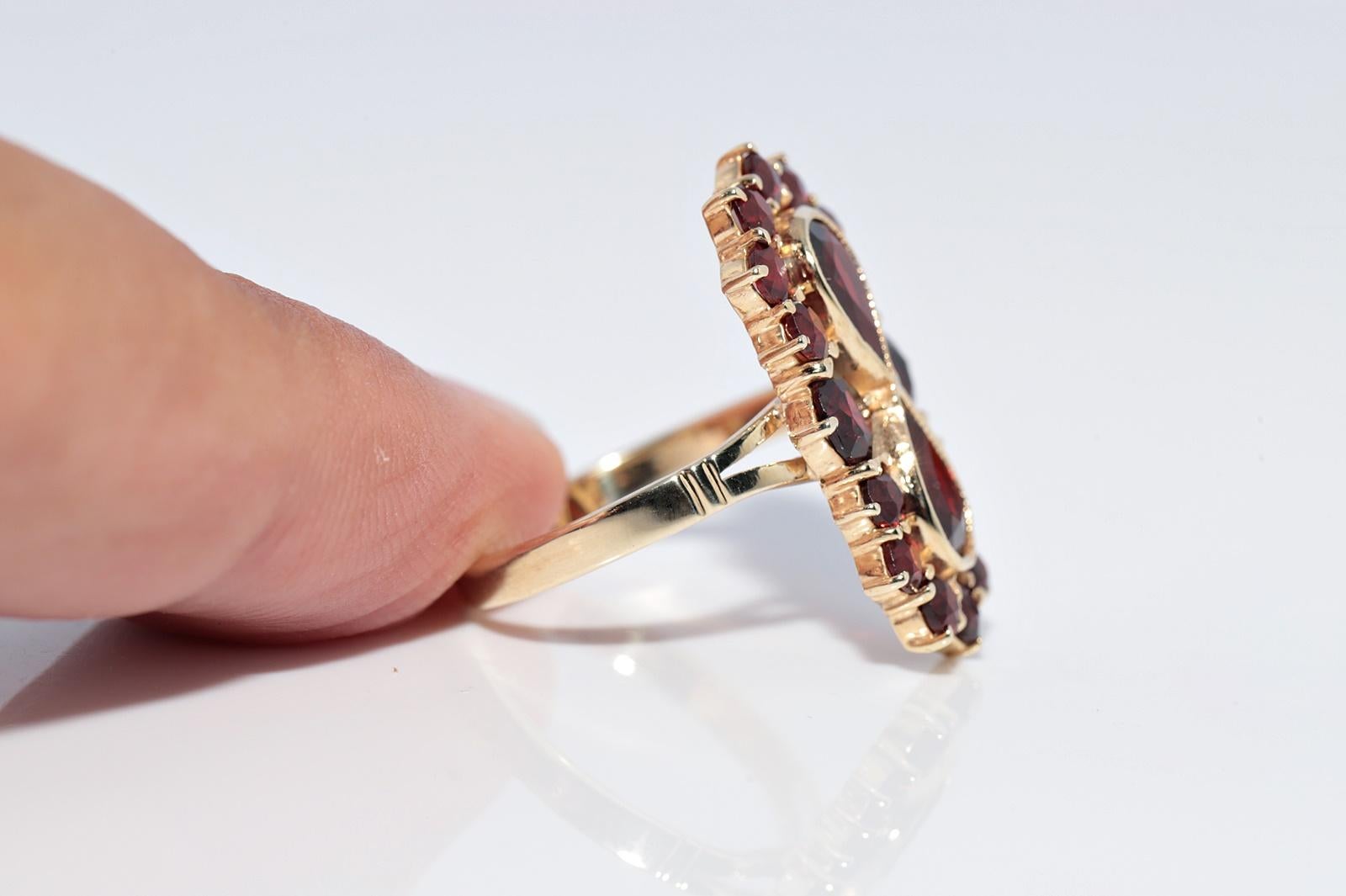 Vintage CIRCA 1960er Jahre handgefertigt 8k Gold natürlichen Granat verziert Ring im Angebot 1