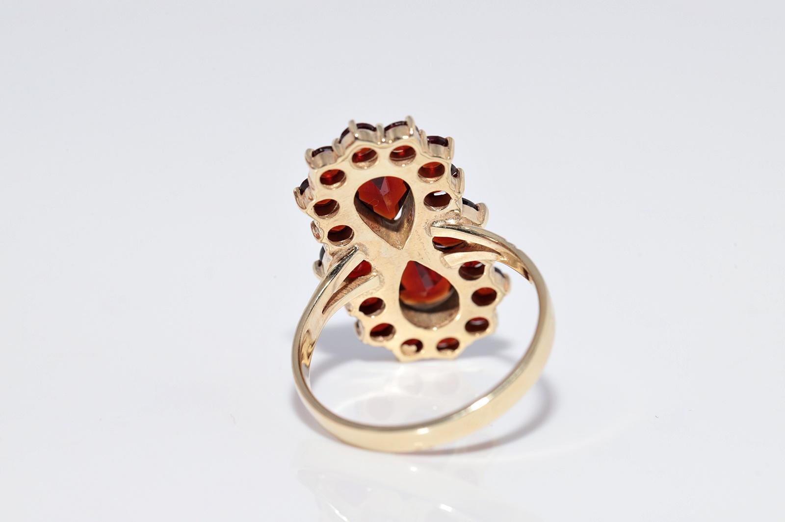 Vintage CIRCA 1960er Jahre handgefertigt 8k Gold natürlichen Granat verziert Ring im Angebot 2