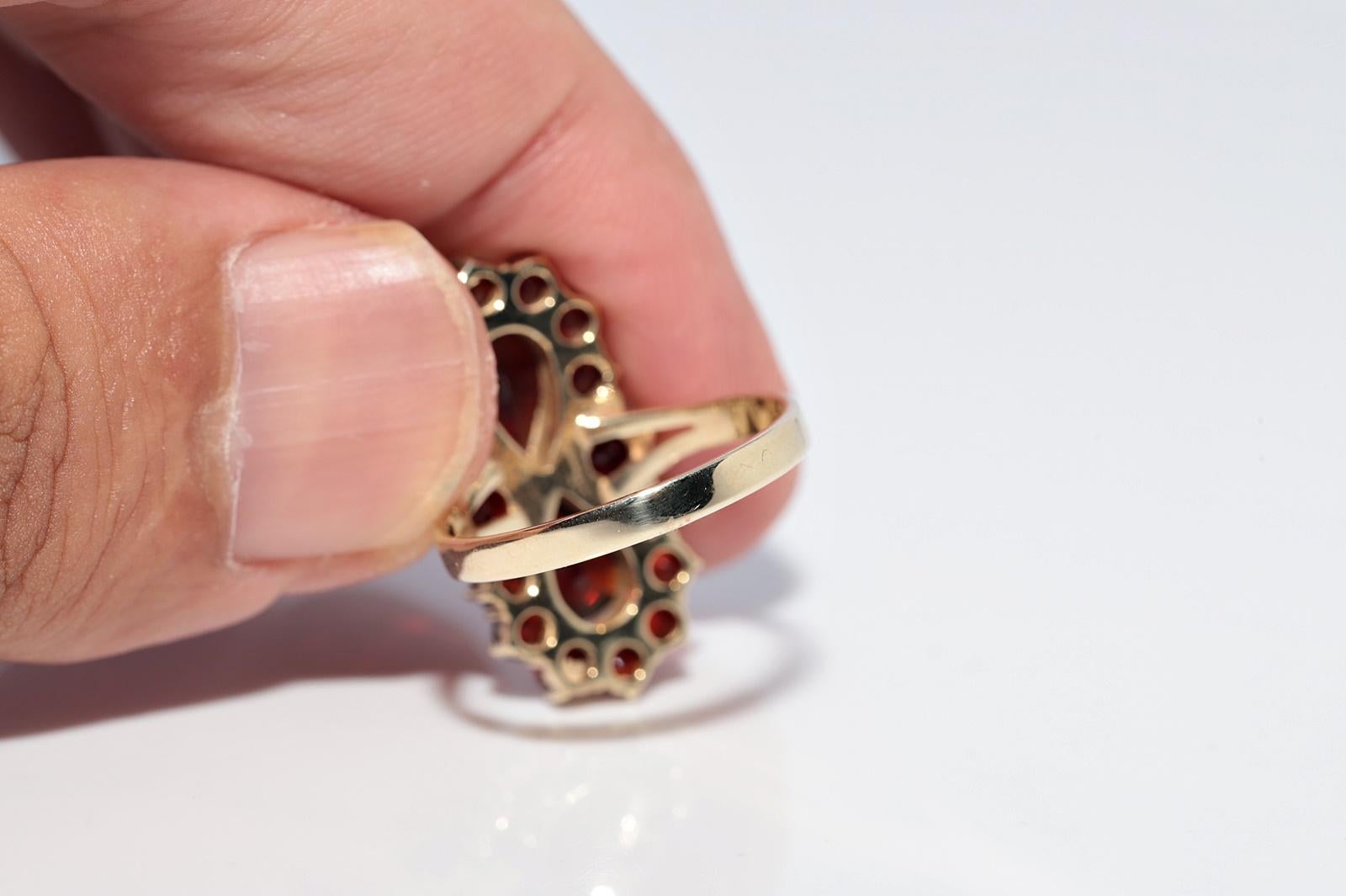 Vintage CIRCA 1960er Jahre handgefertigt 8k Gold natürlichen Granat verziert Ring im Angebot 3
