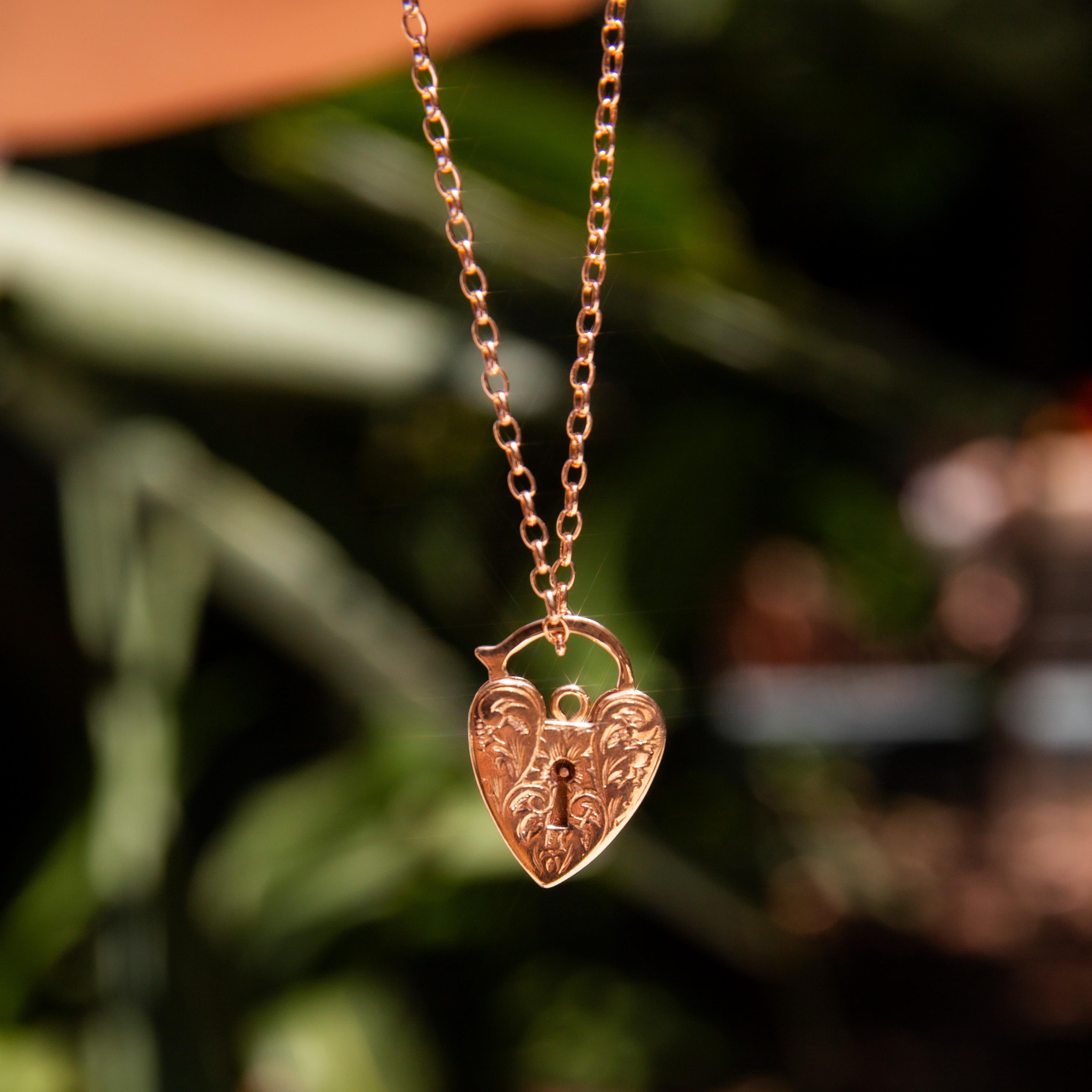 Vintage Circa 1960s Heart Shaped Padlock Pendant & Chain 9 Carat Rose Gold In Good Condition For Sale In Hamilton, AU