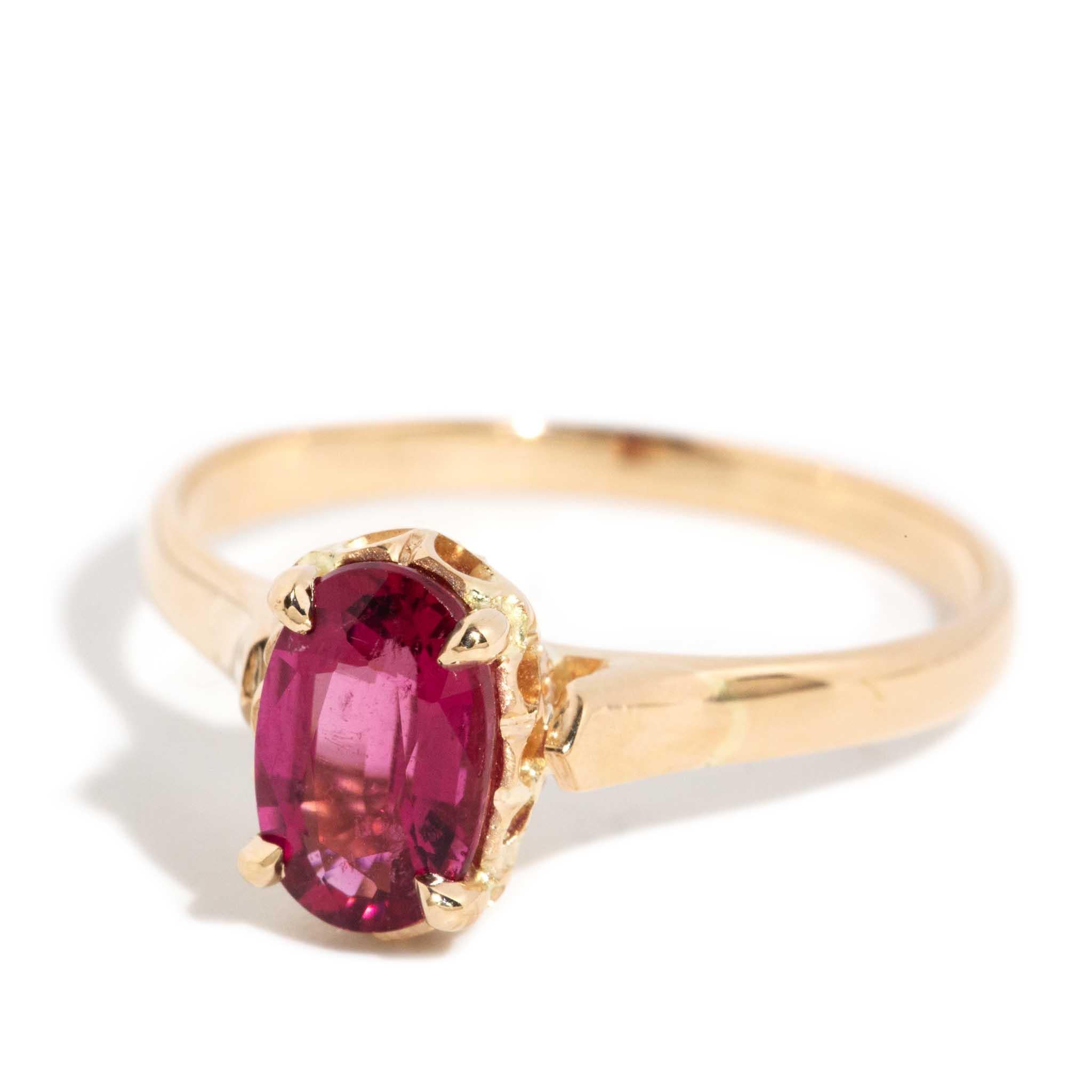 Bague vintage rose vif tourmaline ovale en or jaune 18 carats des années 1960 Bon état - En vente à Hamilton, AU