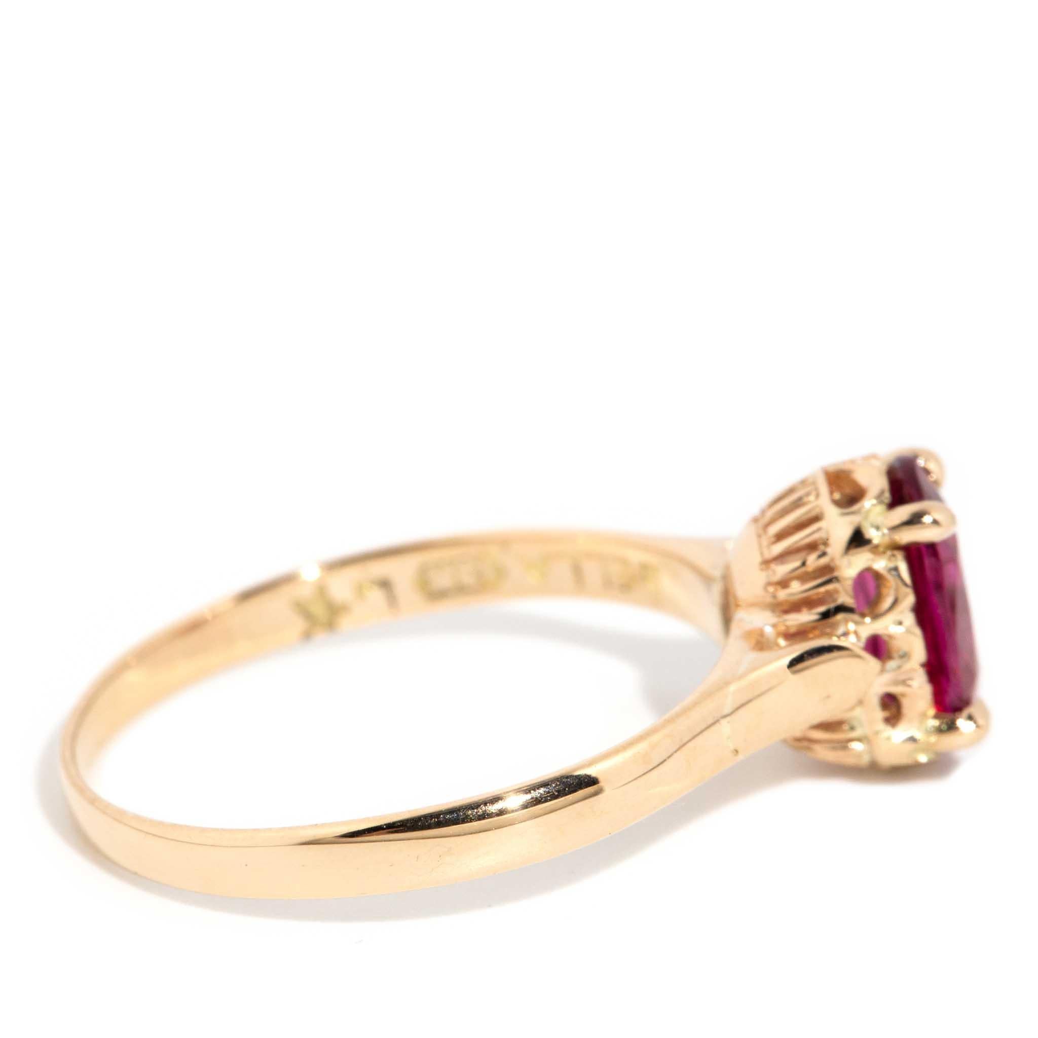 Bague vintage rose vif tourmaline ovale en or jaune 18 carats des années 1960 en vente 1