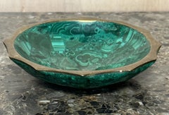 MALACHITE BOWL VINTAGE DES ANNÉES 1960 AVEC TRIM EN MÉTAL ARGENT POUR LES NEUFS ET LES KEYS ETC