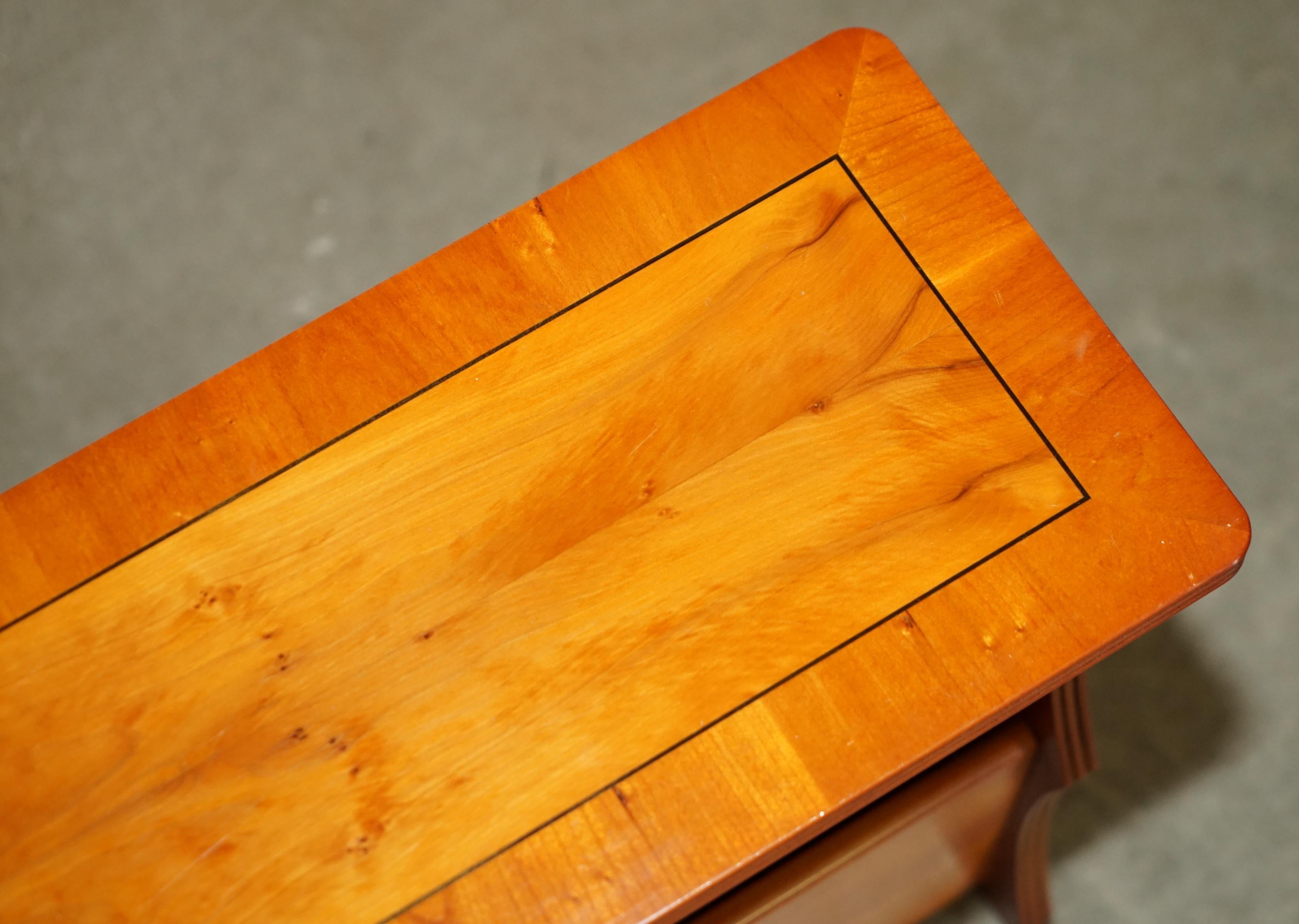 VINTAGE CIRCA 1960's MID CENTURY MODER WALNUT & BURR YEW WOOD MAGAZINE RACK In Good Condition For Sale In West Sussex, Pulborough