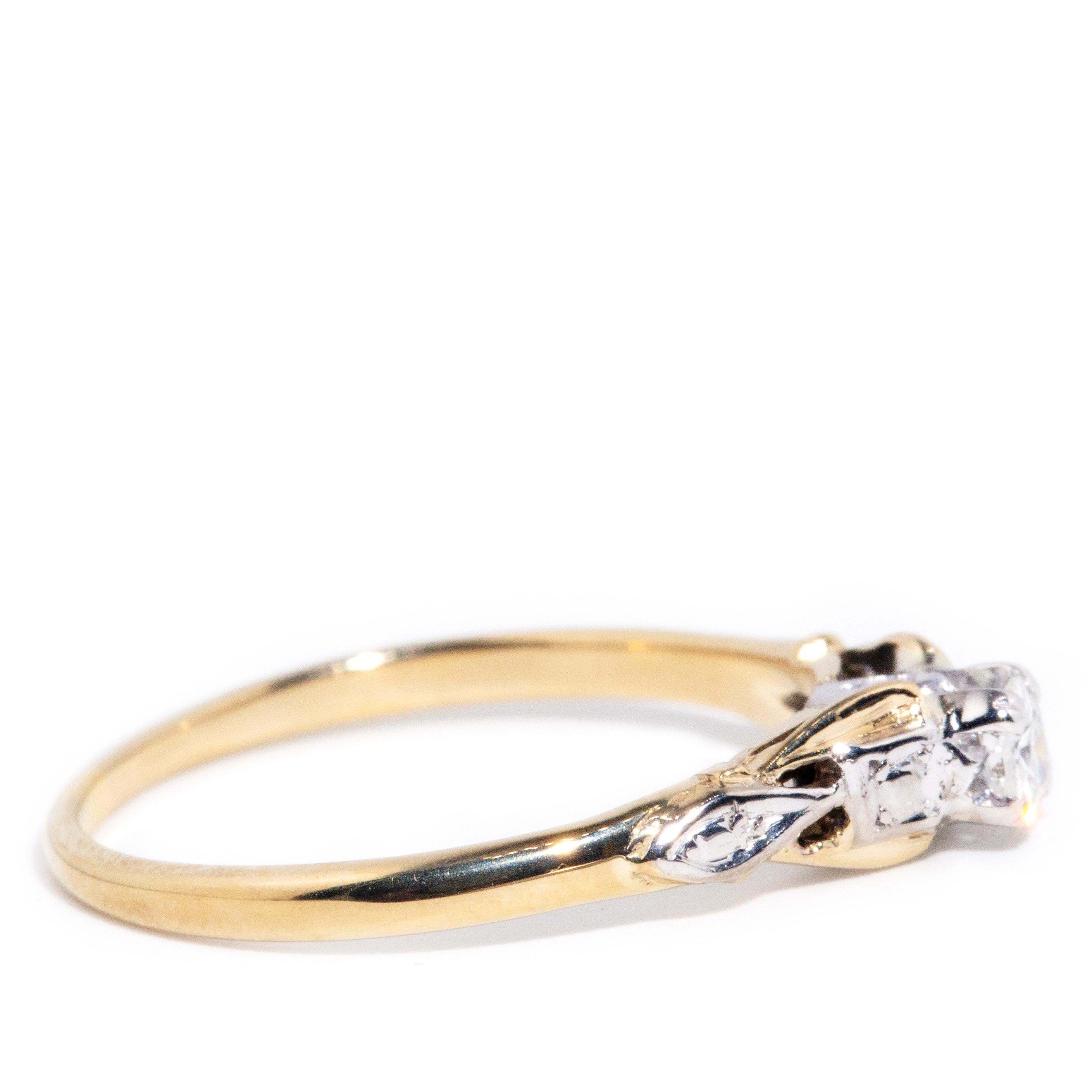 Bague vintage des années 1960 en or jaune et blanc 18 carats avec diamant taille européenne ancienne Pour femmes en vente