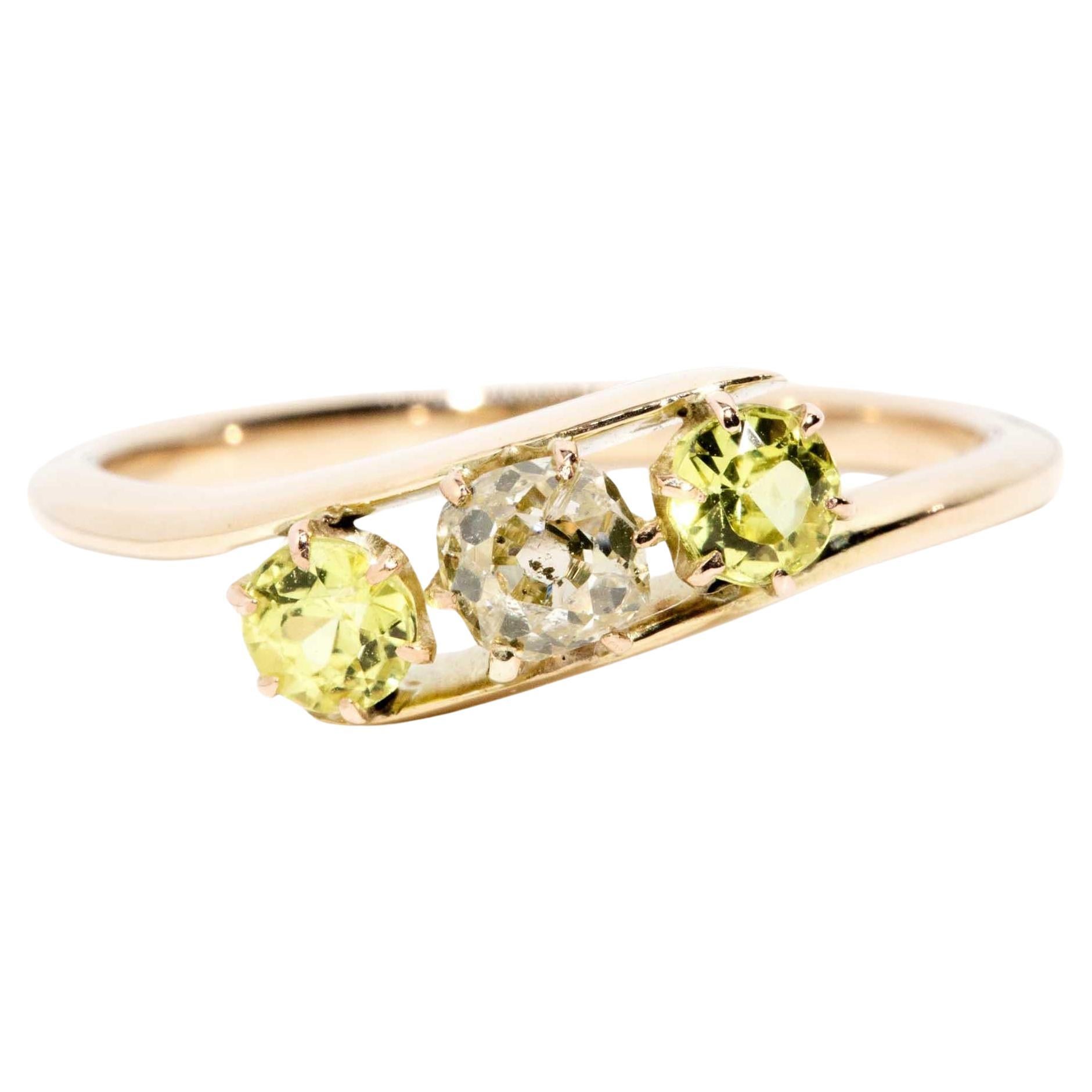 Vintage Circa 1960er Jahre Altminenschliff Diamant-Saphir-Ring 14 Karat Gelbgold im Angebot