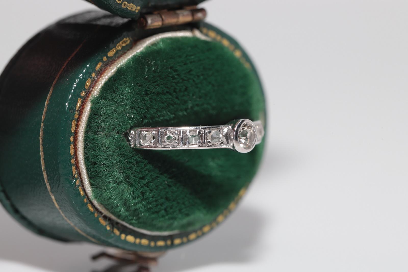 Anello a fascia decoared in platino con diamanti naturali, vintage, anni '60 circa. in vendita 1