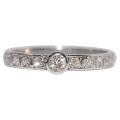Vintage Circa 1960 Platinum Natural Diamond Decoared Band Ring (bague à anneau décoré de diamants naturels)