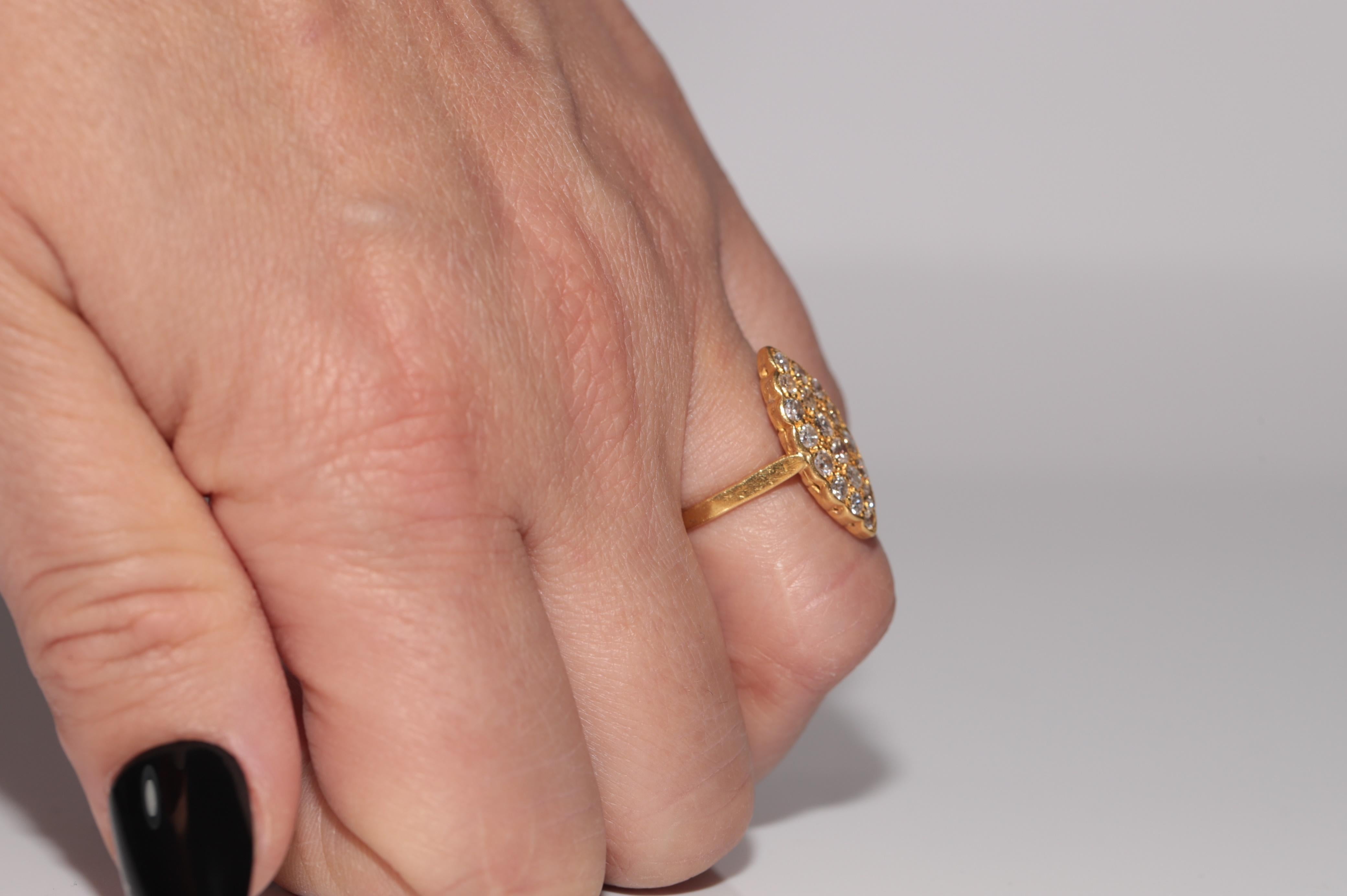 Anello Navette decorato con diamanti naturali in oro 20k, CIRCA 1970 in vendita 7
