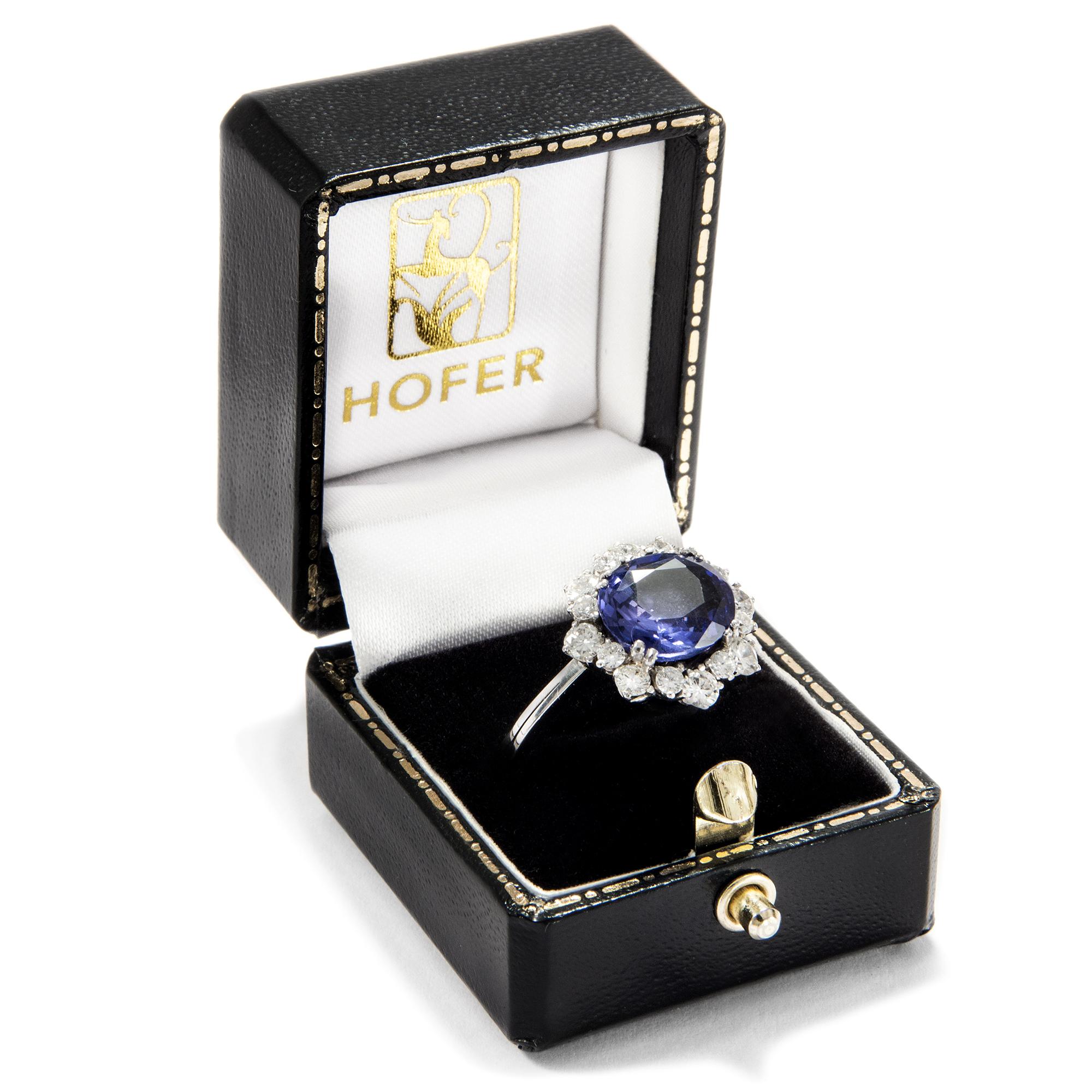 Vintage circa 1970, 4.30 Carat No Heat Blue Sapphire and Diamond Engagement Ring 2