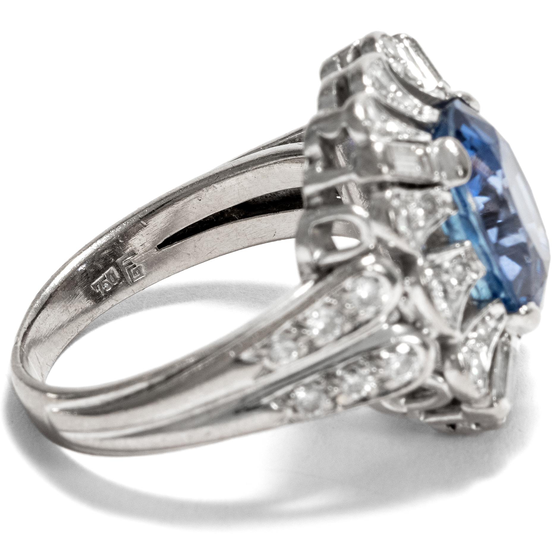 Women's or Men's Vintage circa 1970 5.8 Carat Blue Sapphire and Diamond Cocktail Cluster Ring