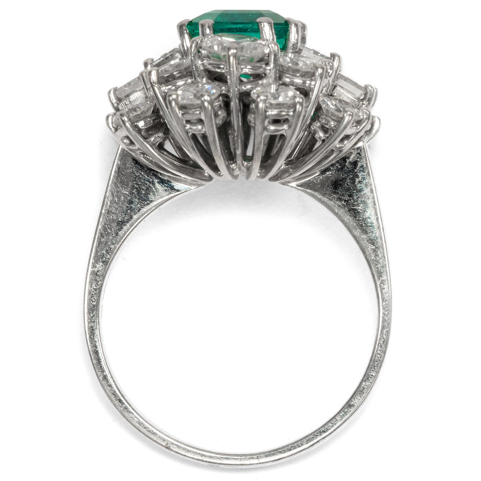 Vintage circa 1970, Certified Emerald Diamond White Gold Cocktail Cluster Ring For Sale 1