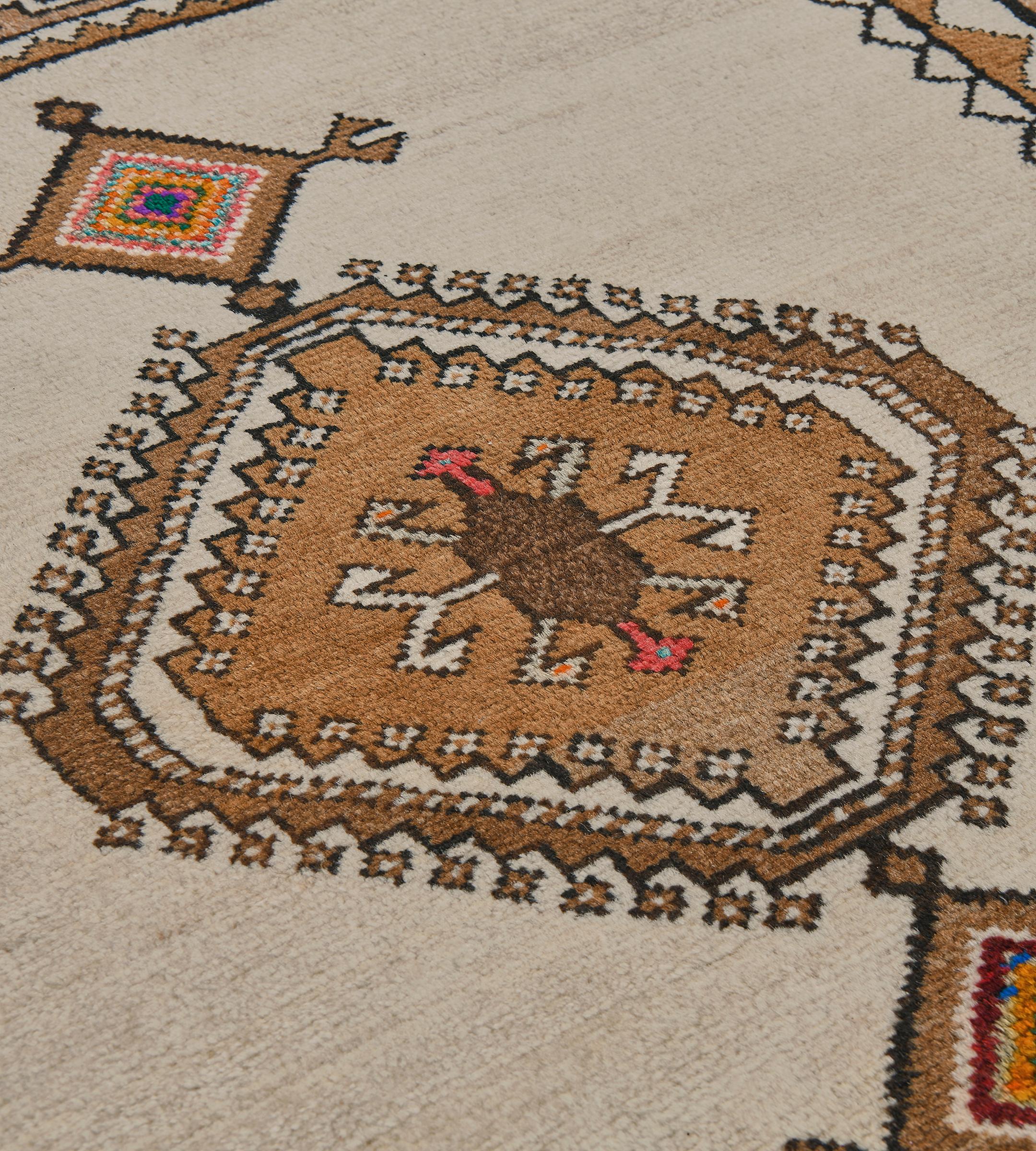 Vintage CIRCA-1970 Handgewebte Wolle Brown und Elfenbein persischen Gabbeh Läufer (Persisch) im Angebot