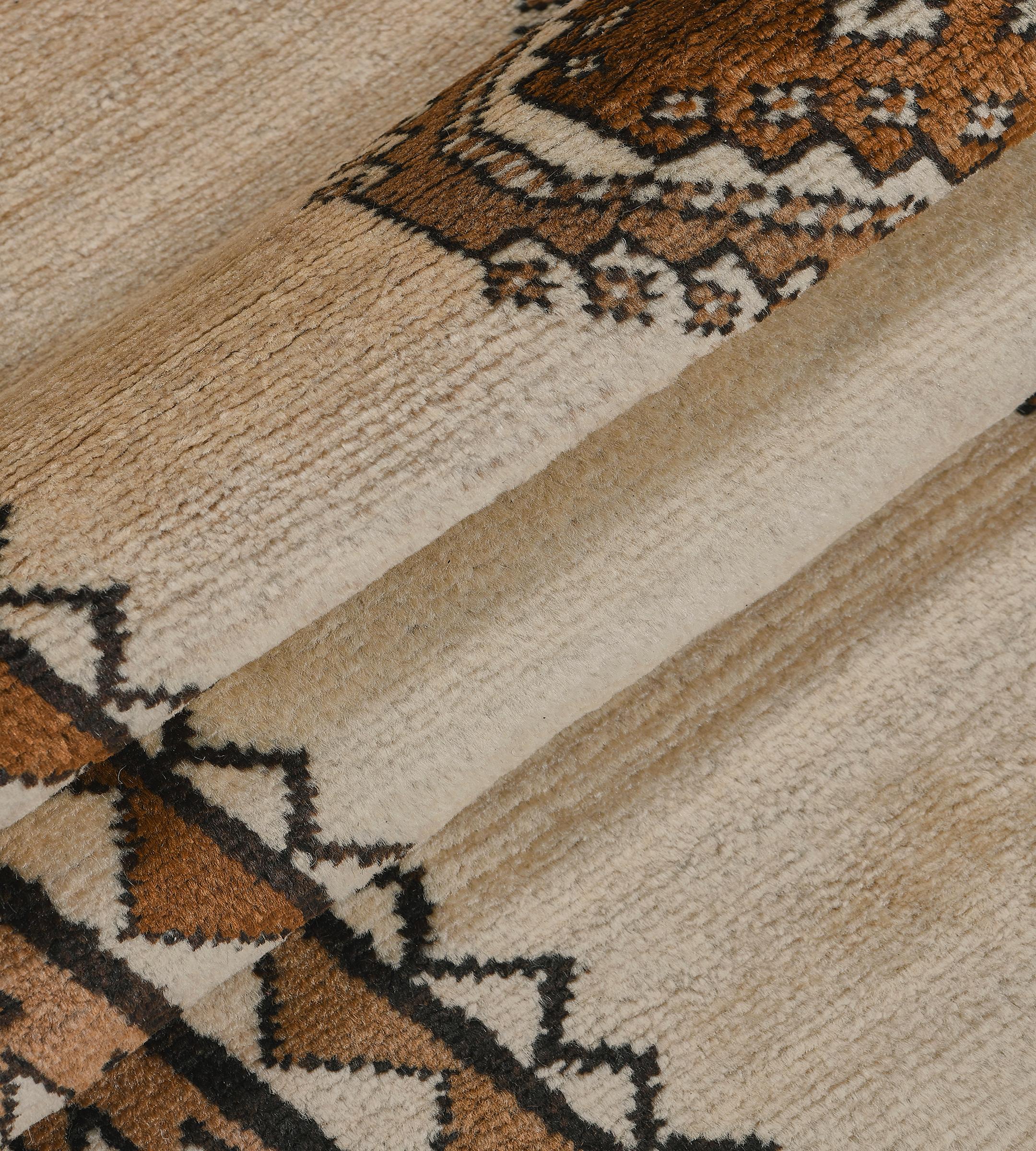 Vintage CIRCA-1970 Handgewebte Wolle Brown und Elfenbein persischen Gabbeh Läufer im Angebot 2
