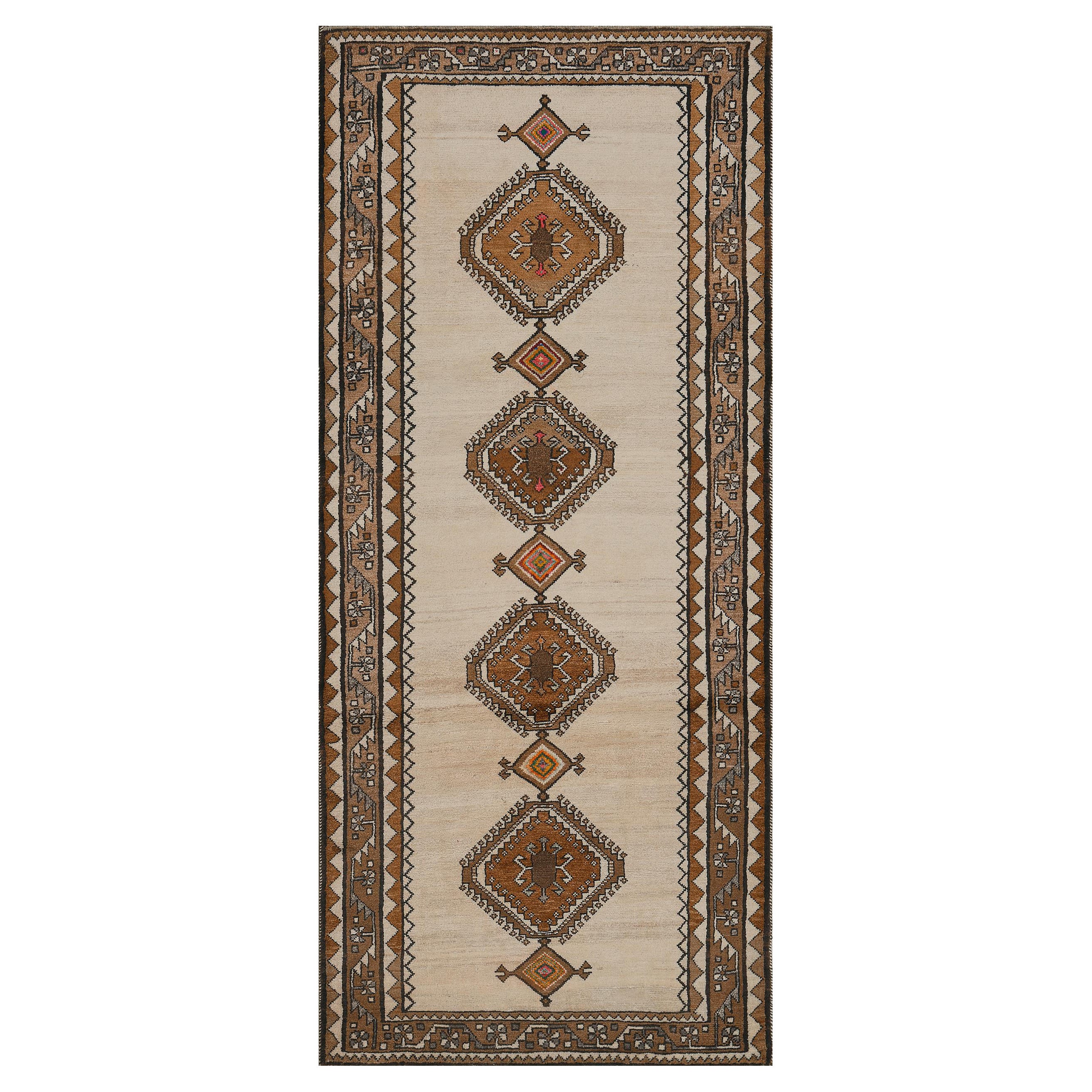Vintage CIRCA-1970 Handgewebte Wolle Brown und Elfenbein persischen Gabbeh Läufer im Angebot