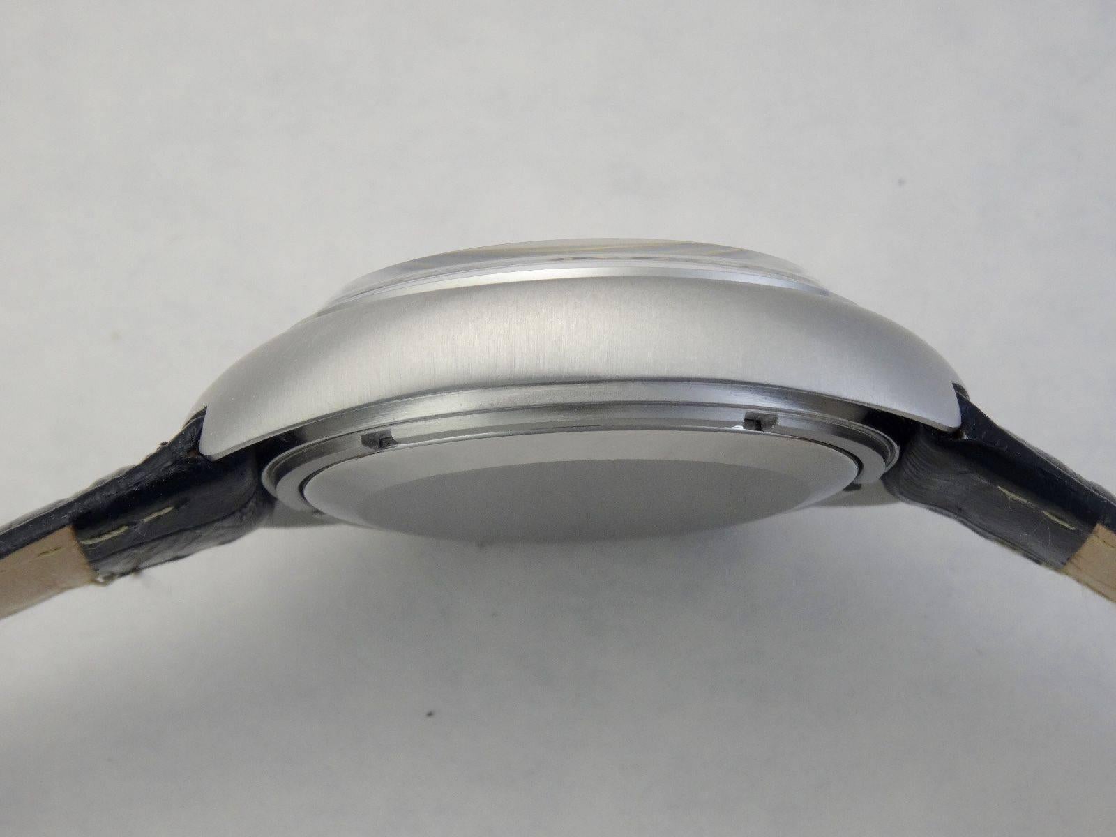 Jaeger-LeCoultre Stainless Steel Memovox Alarm Wristwatch Ref E861, circa 1970 2