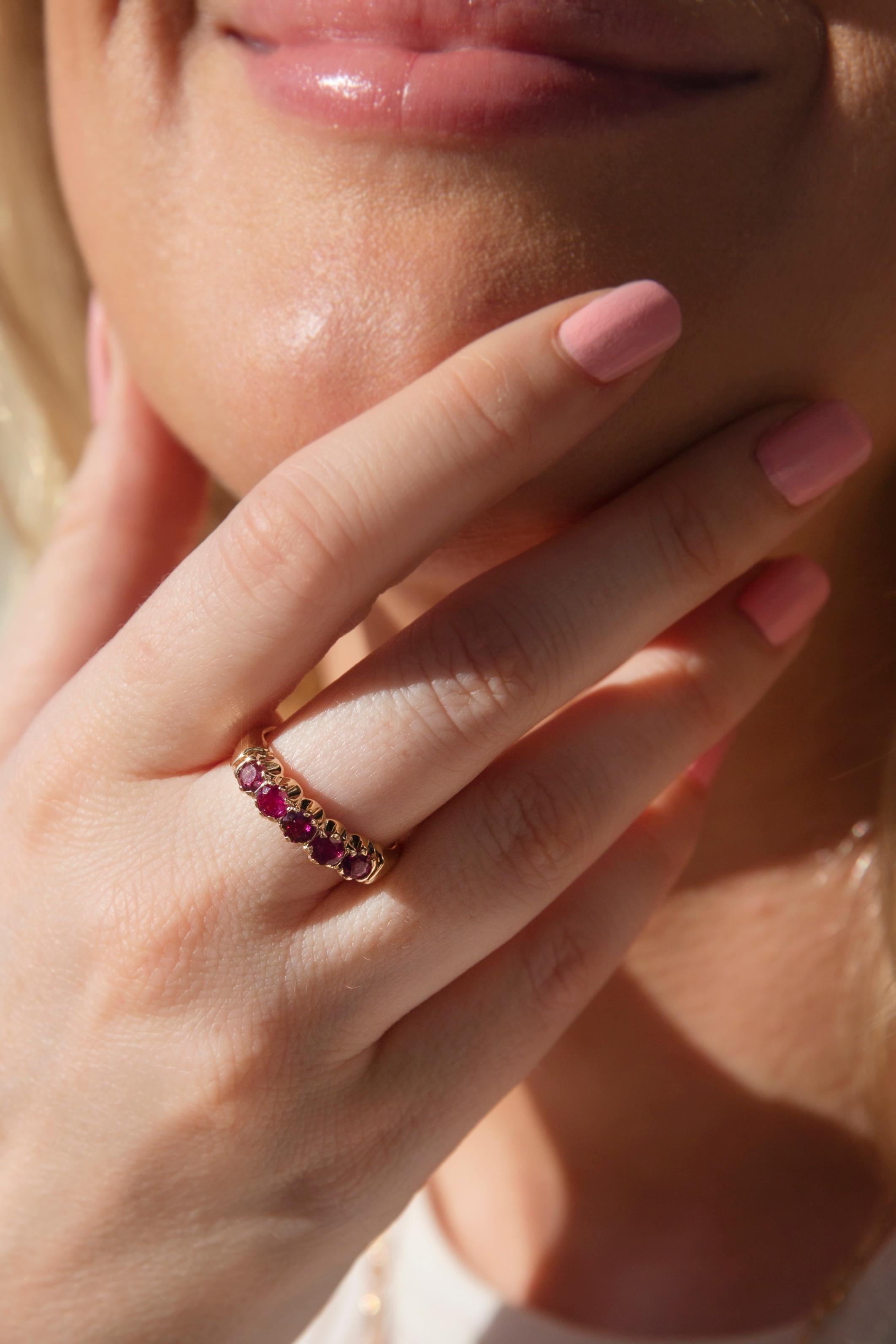 Vintage Circa 1970s 1.00 Carat Natural Ruby Five Stone Ring 9 Carat Yellow Gold For Sale 2