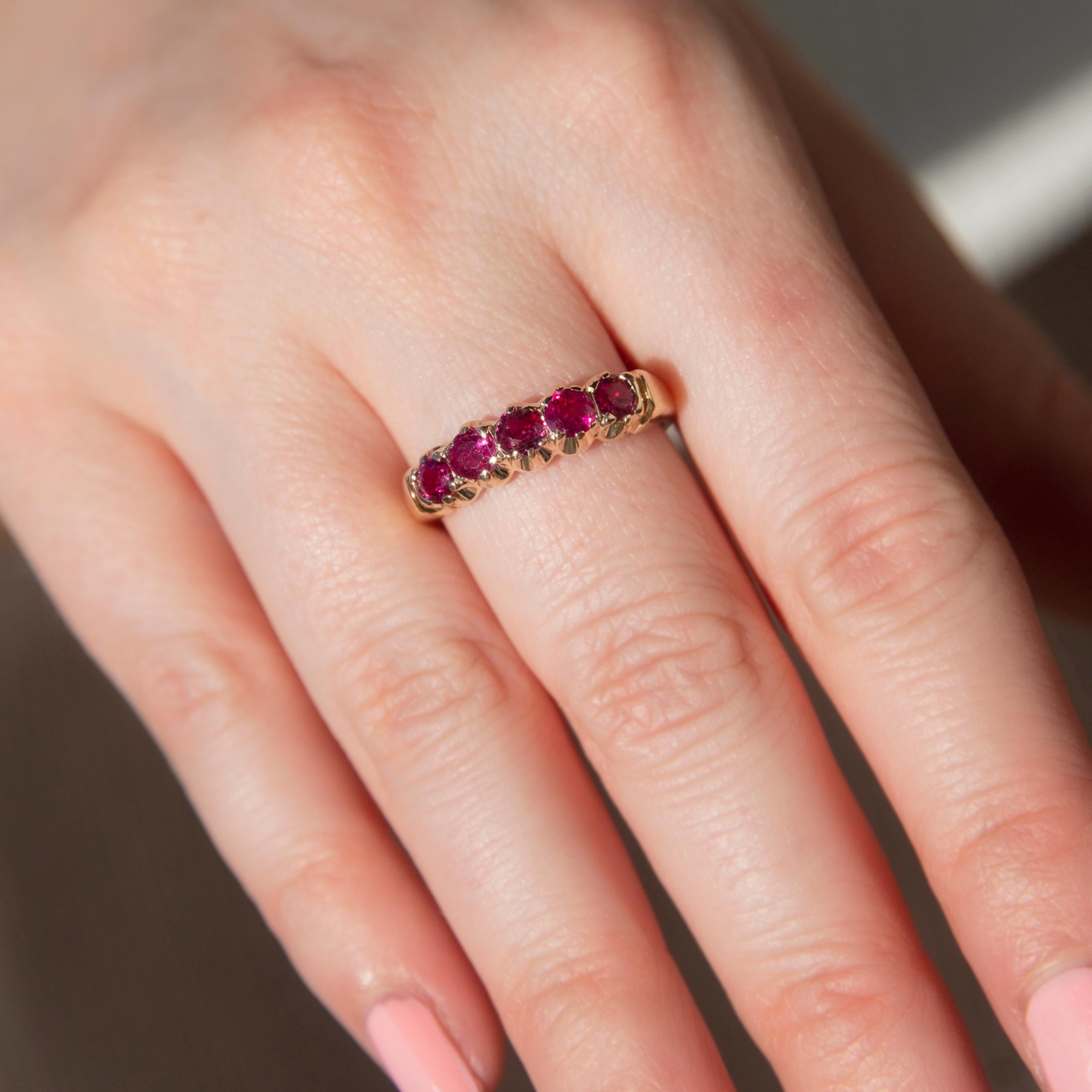 Vintage Circa 1970s 1.00 Carat Natural Ruby Five Stone Ring 9 Carat Yellow Gold For Sale 3