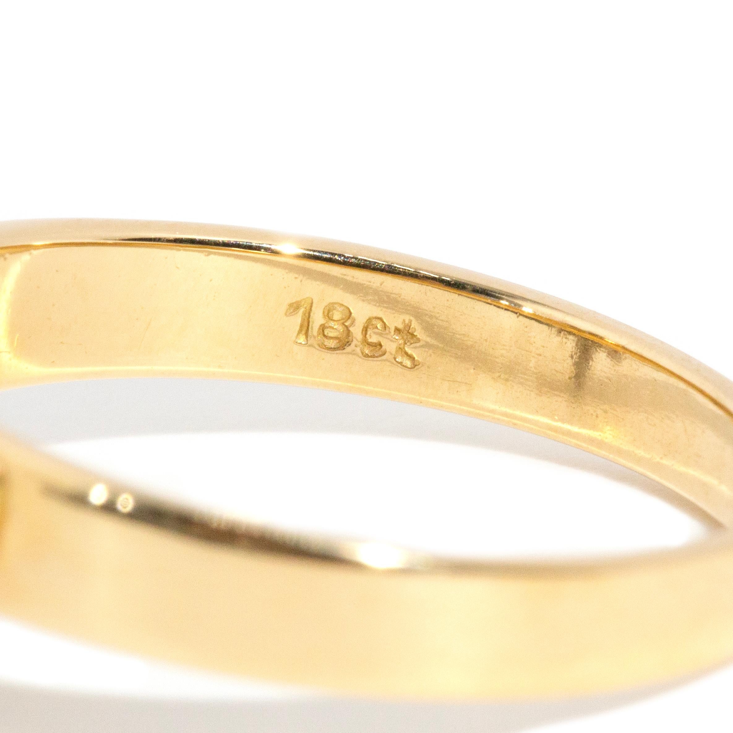 Vintage Circa 1970s 1.05 Carat Oval Green Sapphire & Diamond Ring 18 Carat Gold For Sale 4