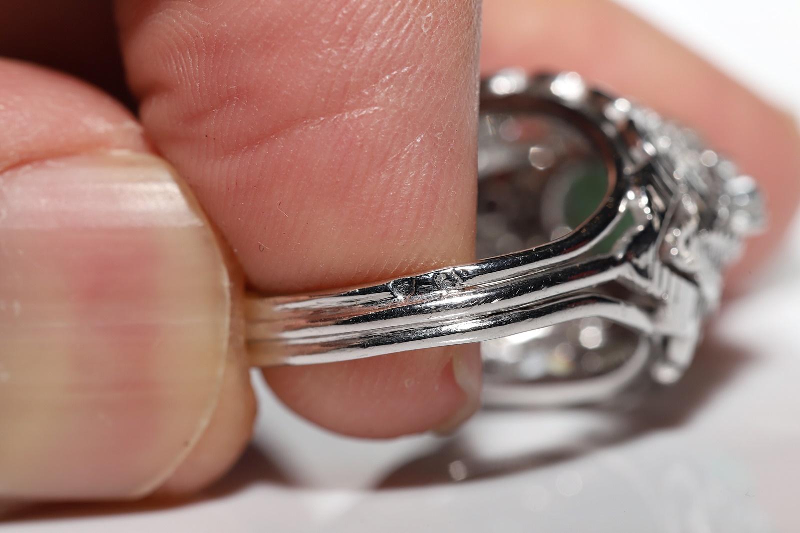 Anello forte decorato con diamanti naturali e smeraldi in oro 12 carati, CIRCA ANNI '70 in vendita 4