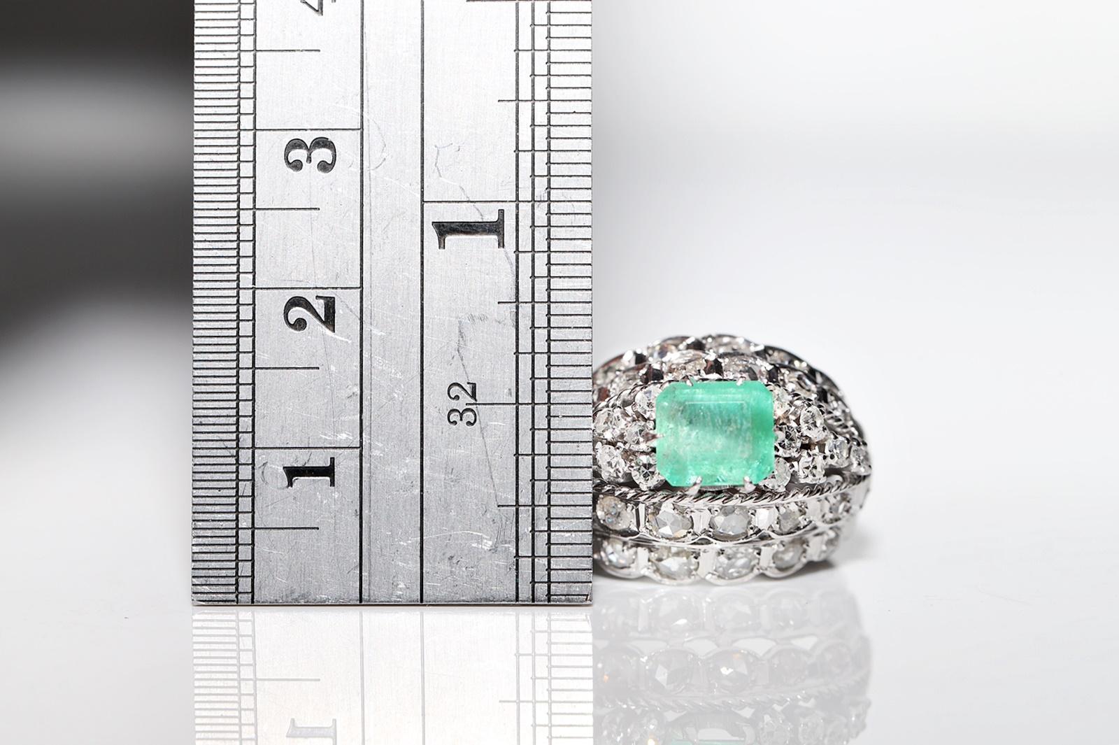 Anello forte decorato con diamanti naturali e smeraldi in oro 12 carati, CIRCA ANNI '70 in vendita 6