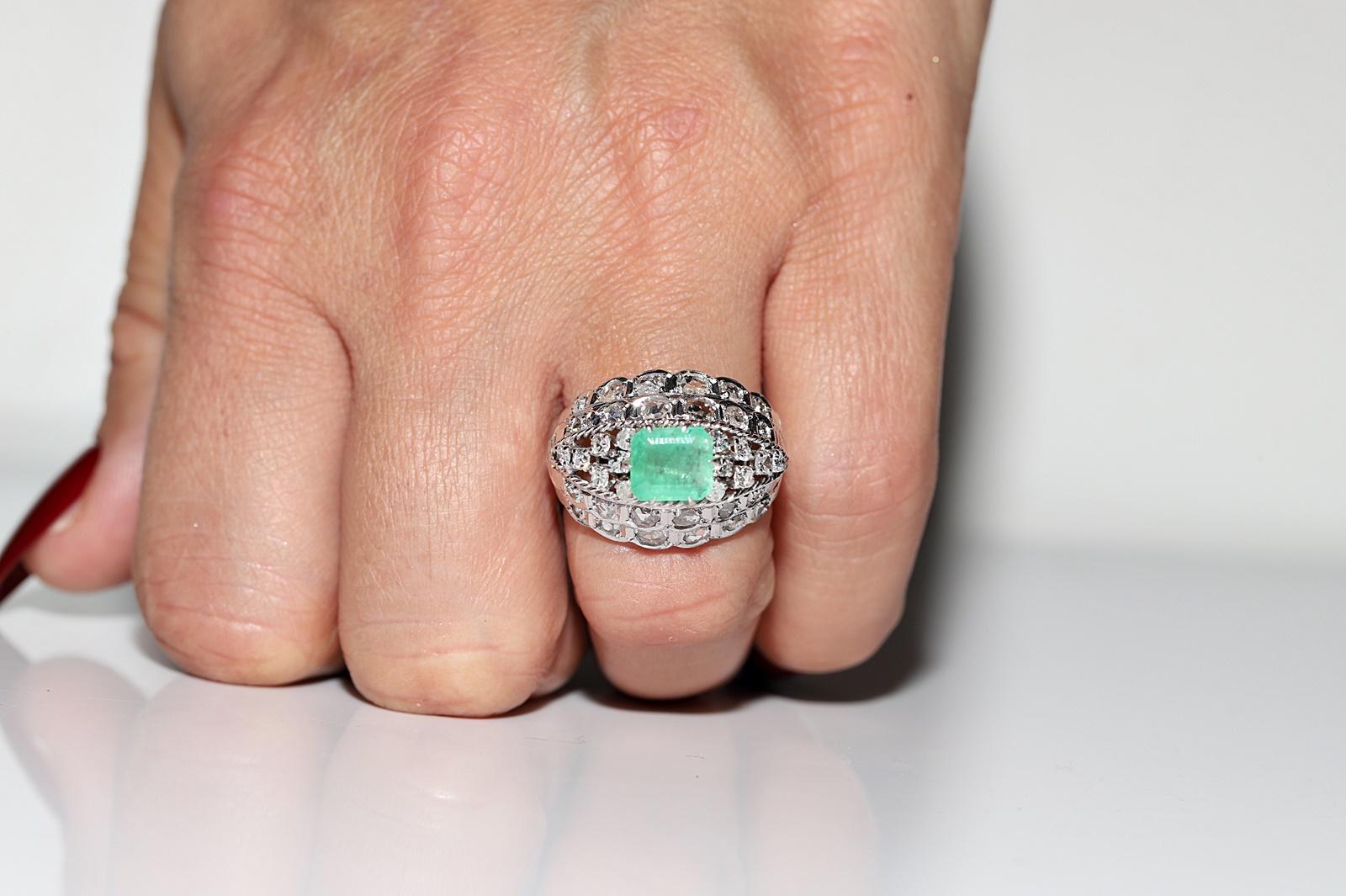 Anello forte decorato con diamanti naturali e smeraldi in oro 12 carati, CIRCA ANNI '70 in vendita 11