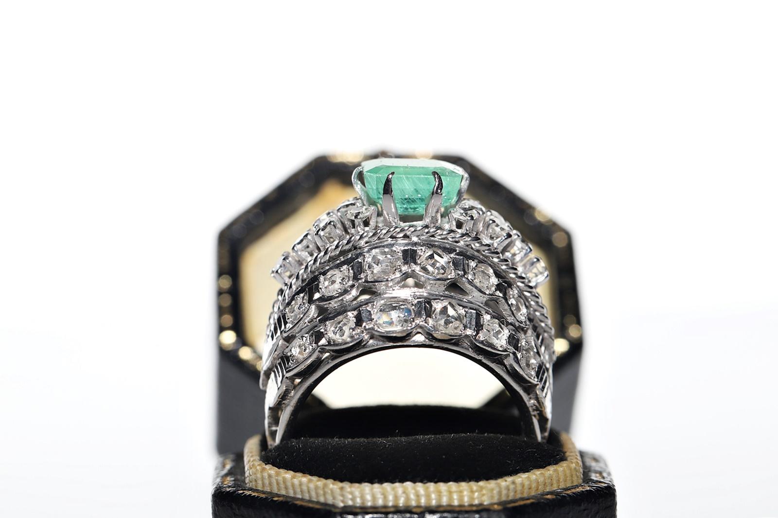 Rétro Anello forte decorato con diamanti naturali e smeraldi in oro 12 carati, CIRCA ANNI '70 in vendita