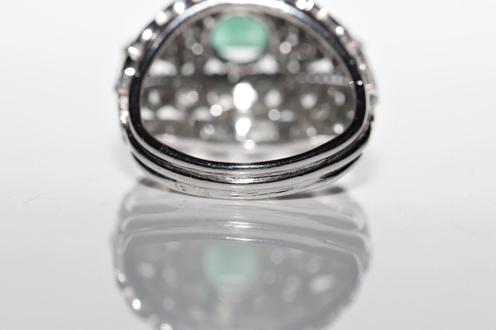 Anello forte decorato con diamanti naturali e smeraldi in oro 12 carati, CIRCA ANNI '70 in vendita 2