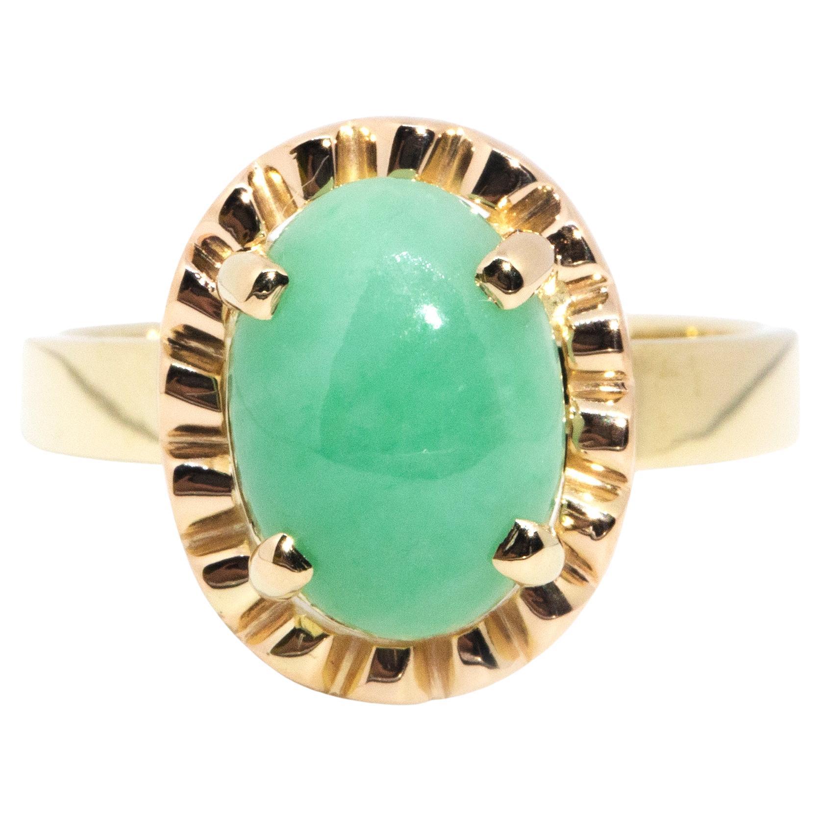 Vintage circa 1970s 14 Carat Yellow Gold Light Green Cabochon Cut Jade Ring For Sale