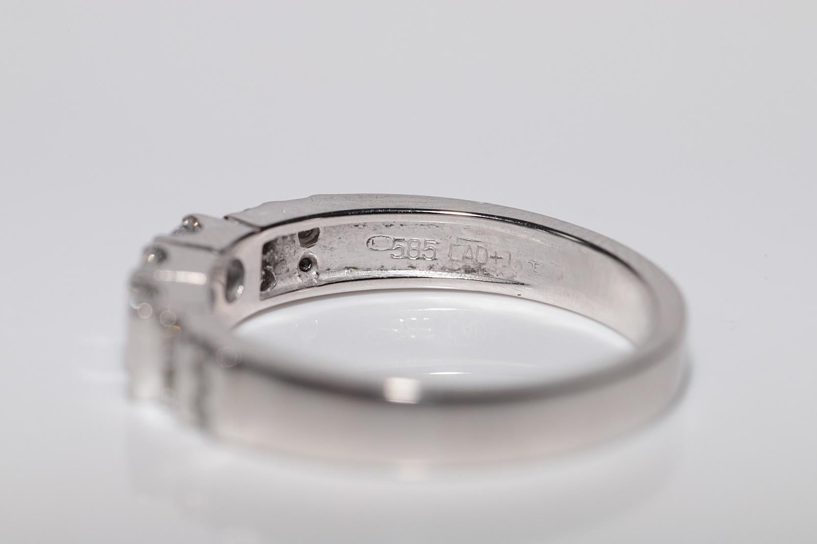 Vintage Circa 1970er Jahre 14k Gold Natürlicher Baguette-Schliff Diamant Dekorierter Ring im Angebot 7