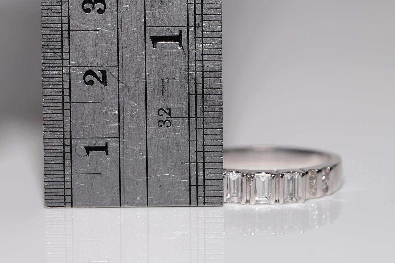 Vintage Circa 1970er Jahre 14k Gold Natürlicher Baguette-Schliff Diamant Dekorierter Ring im Angebot 8