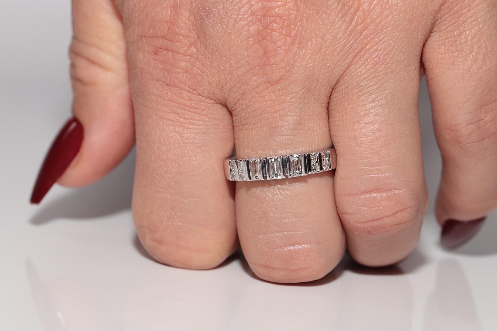 Vintage Circa 1970er Jahre 14k Gold Natürlicher Baguette-Schliff Diamant Dekorierter Ring (Retro) im Angebot