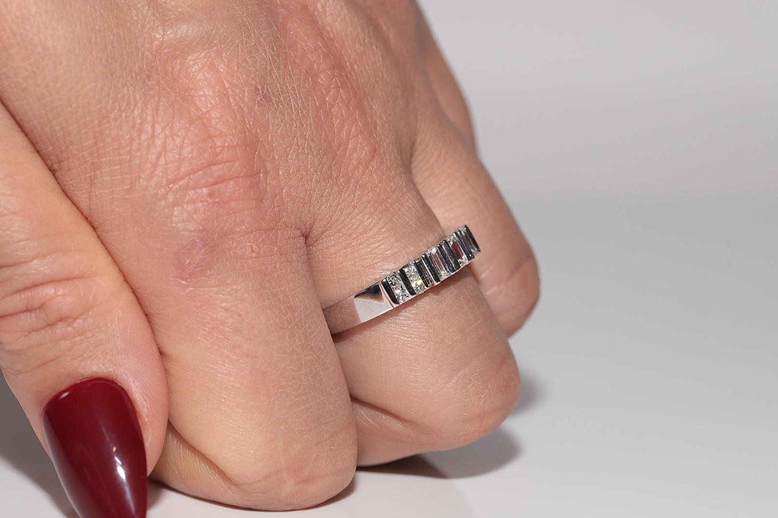 Vintage Circa 1970er Jahre 14k Gold Natürlicher Baguette-Schliff Diamant Dekorierter Ring (Baguetteschliff) im Angebot