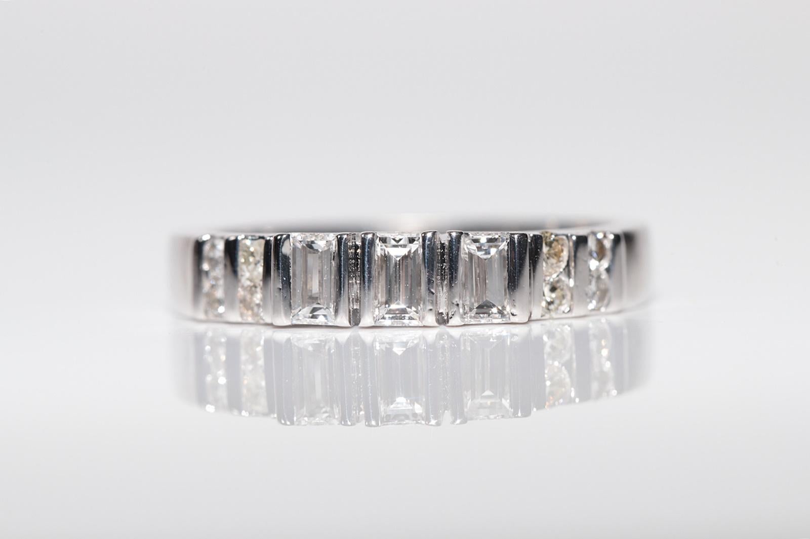 Vintage Circa 1970er Jahre 14k Gold Natürlicher Baguette-Schliff Diamant Dekorierter Ring Damen im Angebot
