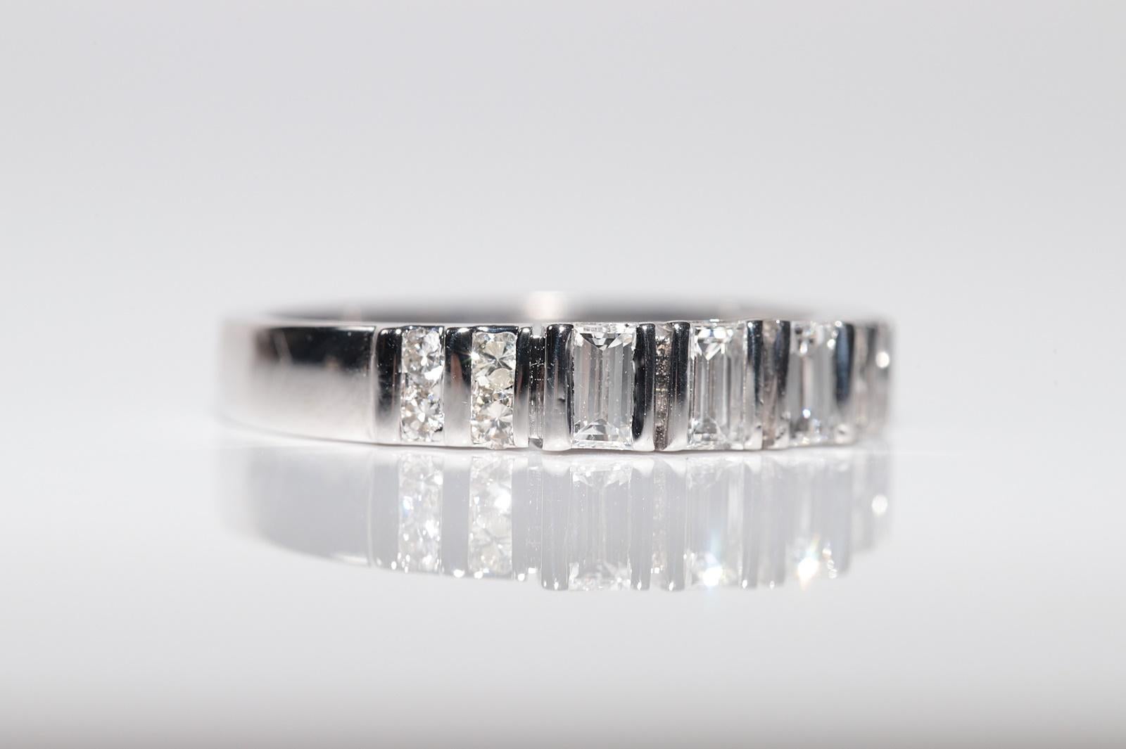 Vintage Circa 1970er Jahre 14k Gold Natürlicher Baguette-Schliff Diamant Dekorierter Ring im Angebot 1