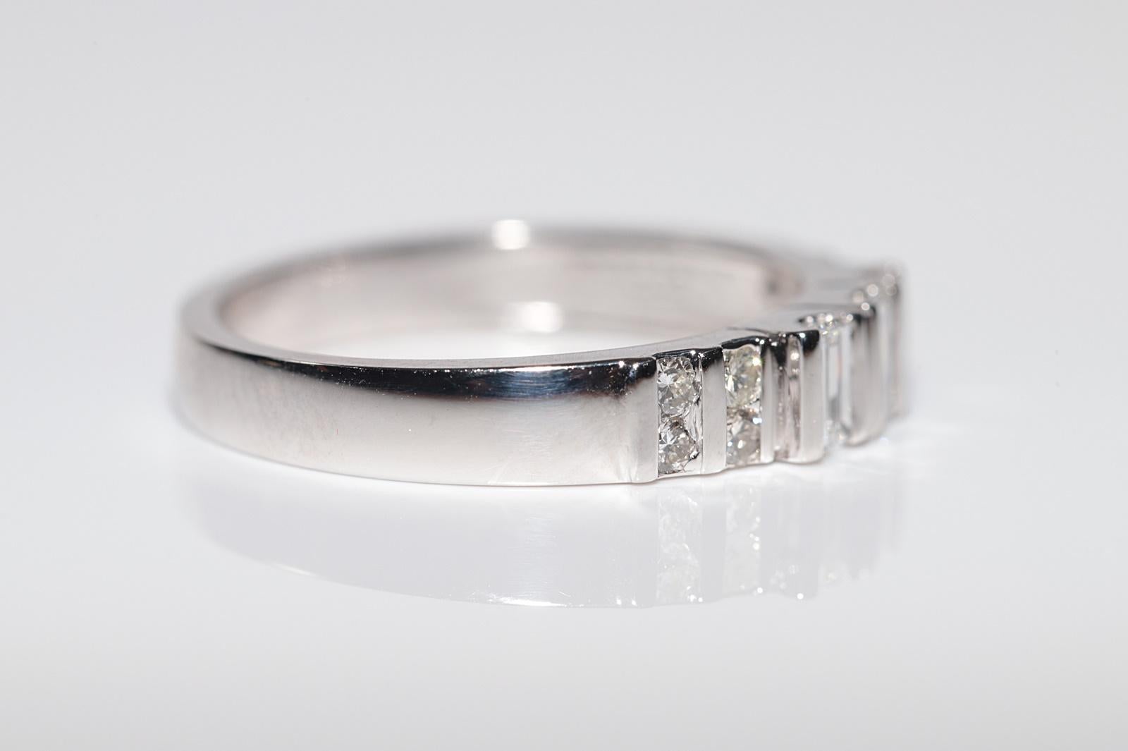 Vintage Circa 1970er Jahre 14k Gold Natürlicher Baguette-Schliff Diamant Dekorierter Ring im Angebot 2