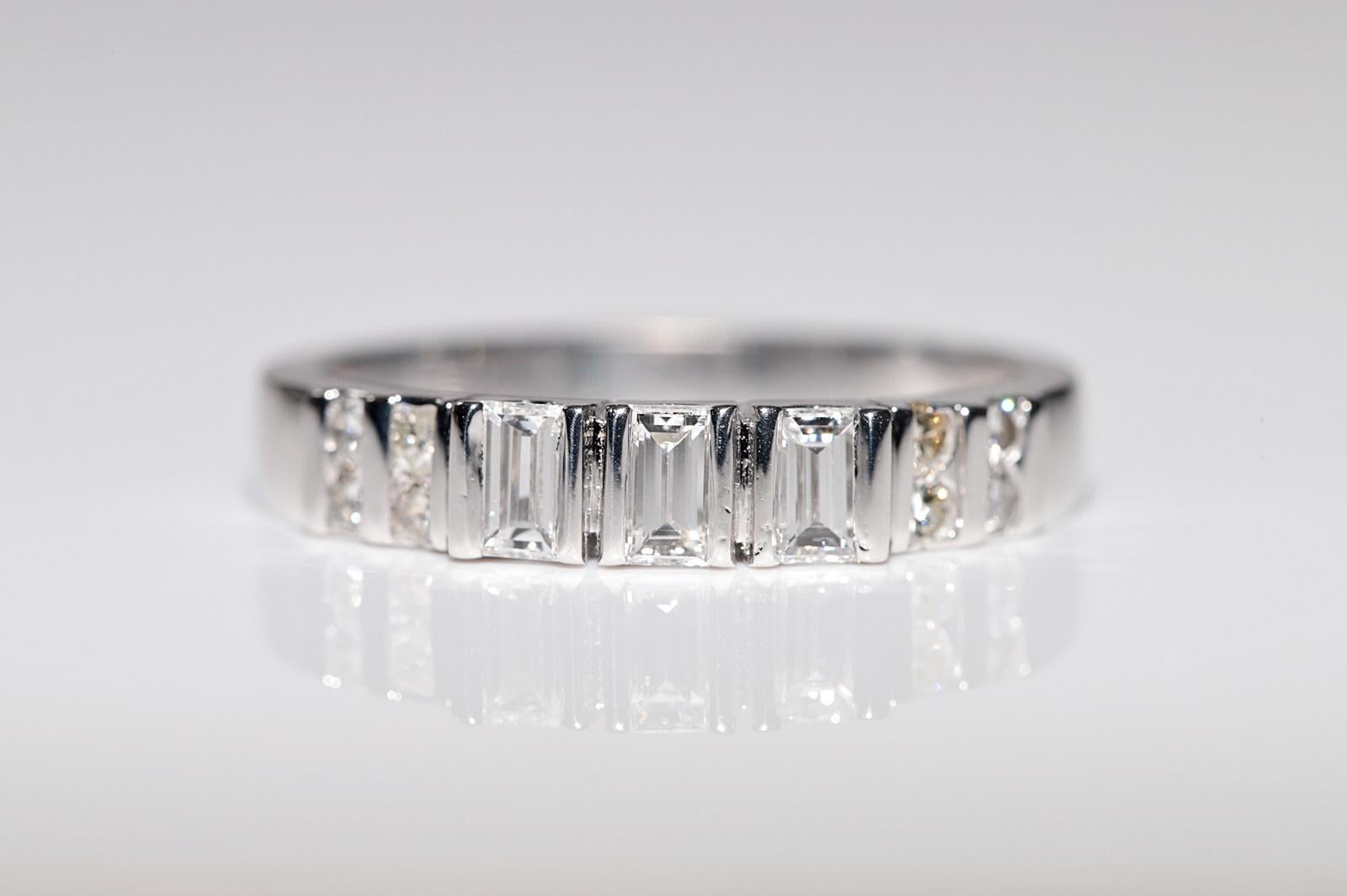 Vintage Circa 1970er Jahre 14k Gold Natürlicher Baguette-Schliff Diamant Dekorierter Ring im Angebot 3