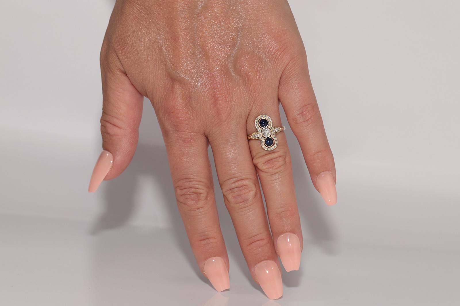 In sehr gutem Zustand.
Das Gesamtgewicht beträgt 3.6 Gramm.
Insgesamt ist Diamant 0,50 ct.
Der Diamant hat die Farbe G-H und die Reinheit Vs.
Insgesamt ist Saphir 0.98 ct.
Ringgröße ist US 6.25 
Wir können jede Größe herstellen.
Die Schachtel ist