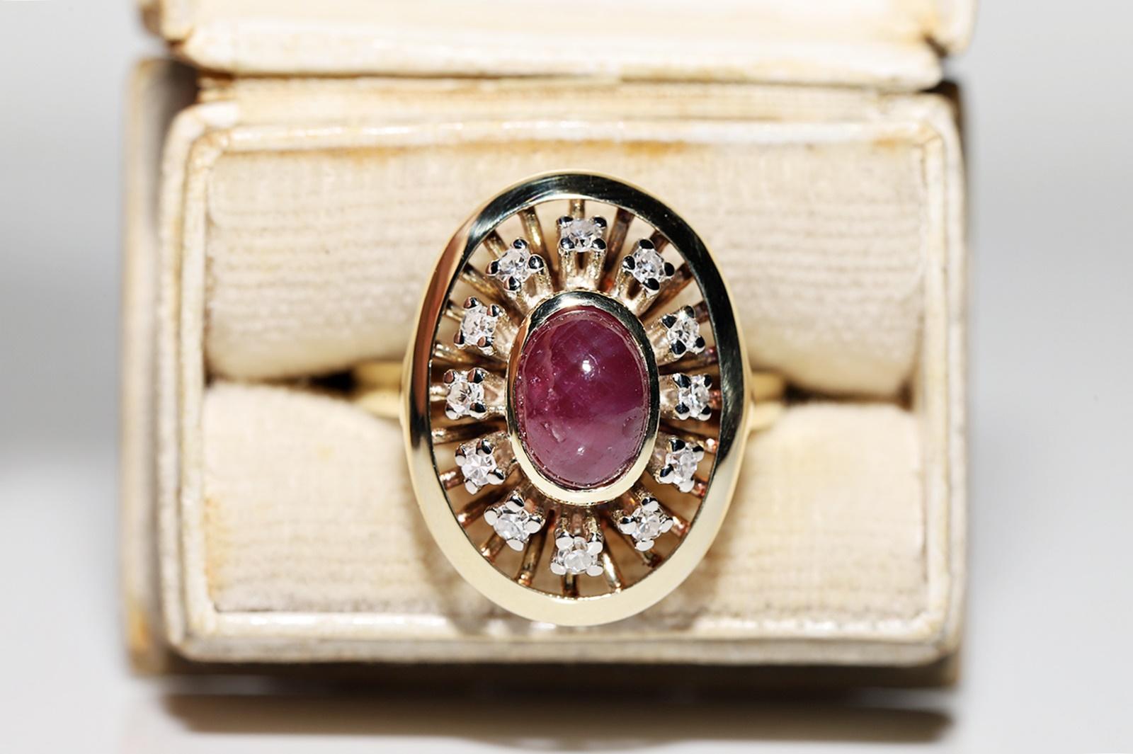 Vintage Circa 1970s 14k Gold Natural Diamond And Cabochon Ruby Decorated Ring  In Good Condition For Sale In Fatih/İstanbul, 34