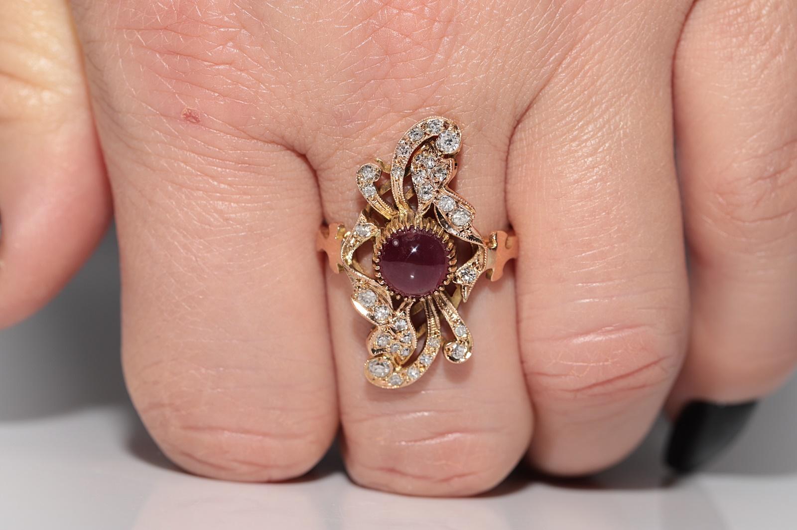 Vintage Circa 1970s 14k Gold Natural Diamond And Cabochon Ruby Flowers Ring For Sale 8