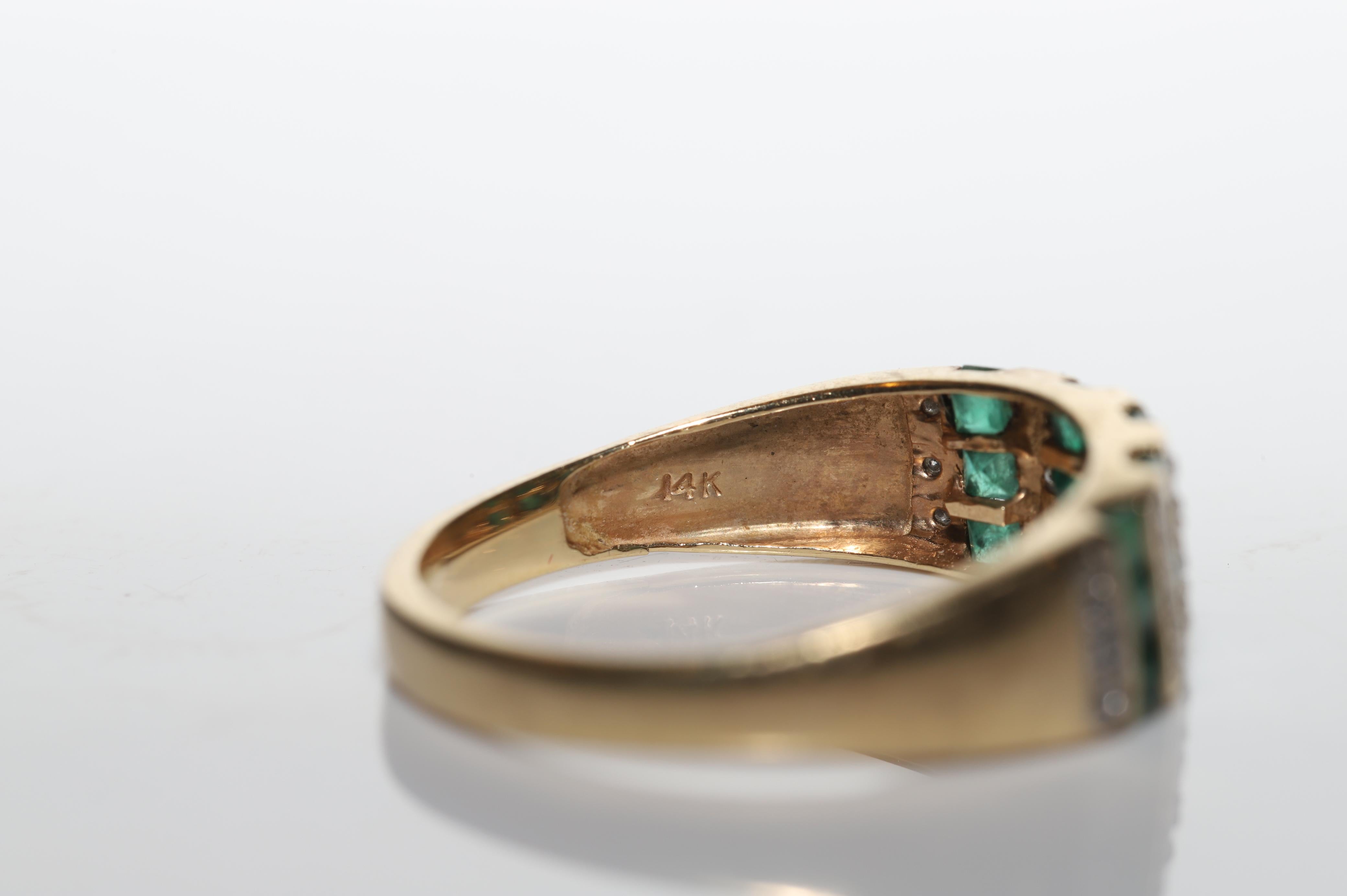Vintage Circa 1970s 14k Gold Natural Diamond And Caliber Emerald Ring For Sale 8