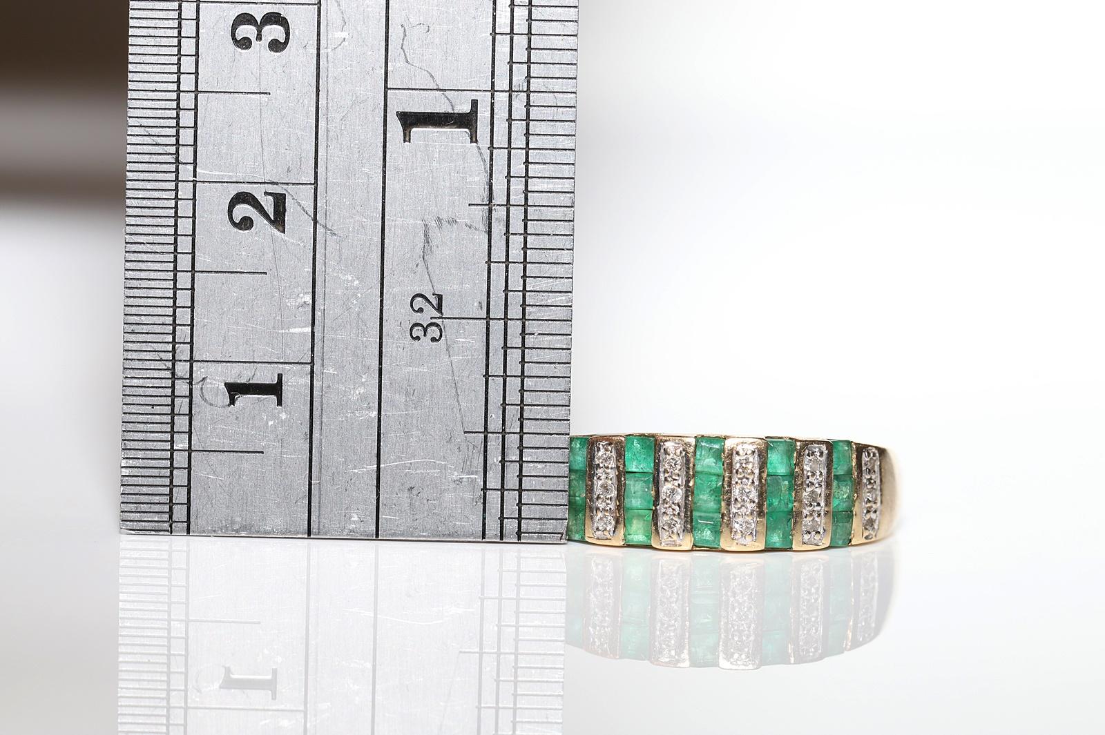 Vintage Circa 1970er Jahre 14k Gold Natürlicher Diamant und Kaliber Smaragd Ring Damen im Angebot