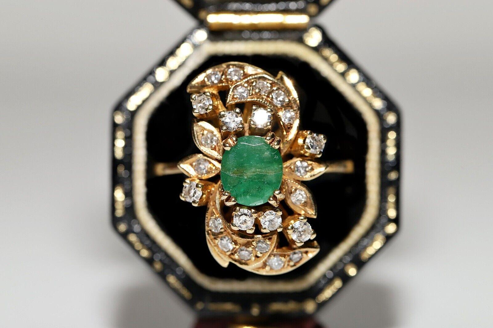 Vintage Circa 1970s 14k Gold Natural Diamond And Emerald Decorated Ring  For Sale 4