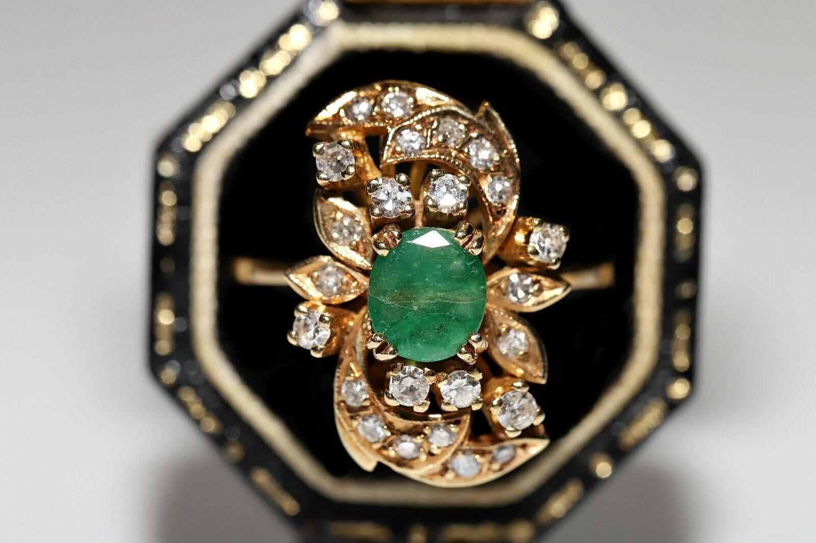 Vintage Circa 1970s 14k Gold Natural Diamond And Emerald Decorated Ring  For Sale 5