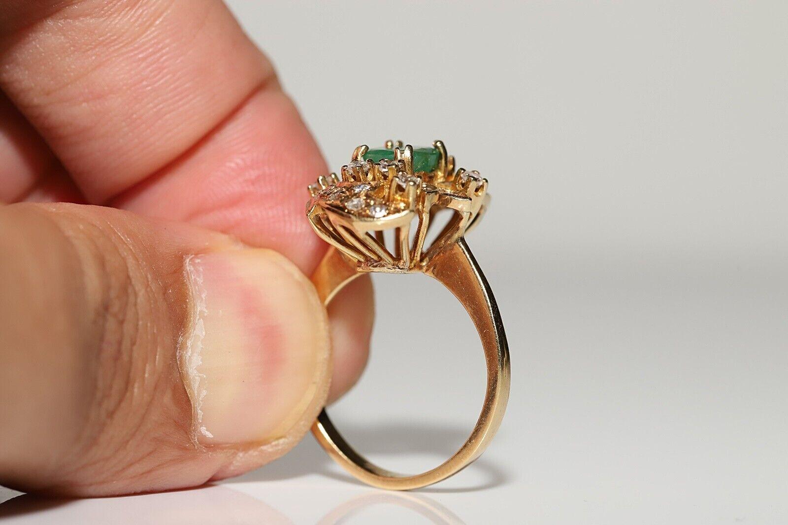 Vintage Circa 1970s 14k Gold Natural Diamond And Emerald Decorated Ring  In Good Condition For Sale In Fatih/İstanbul, 34