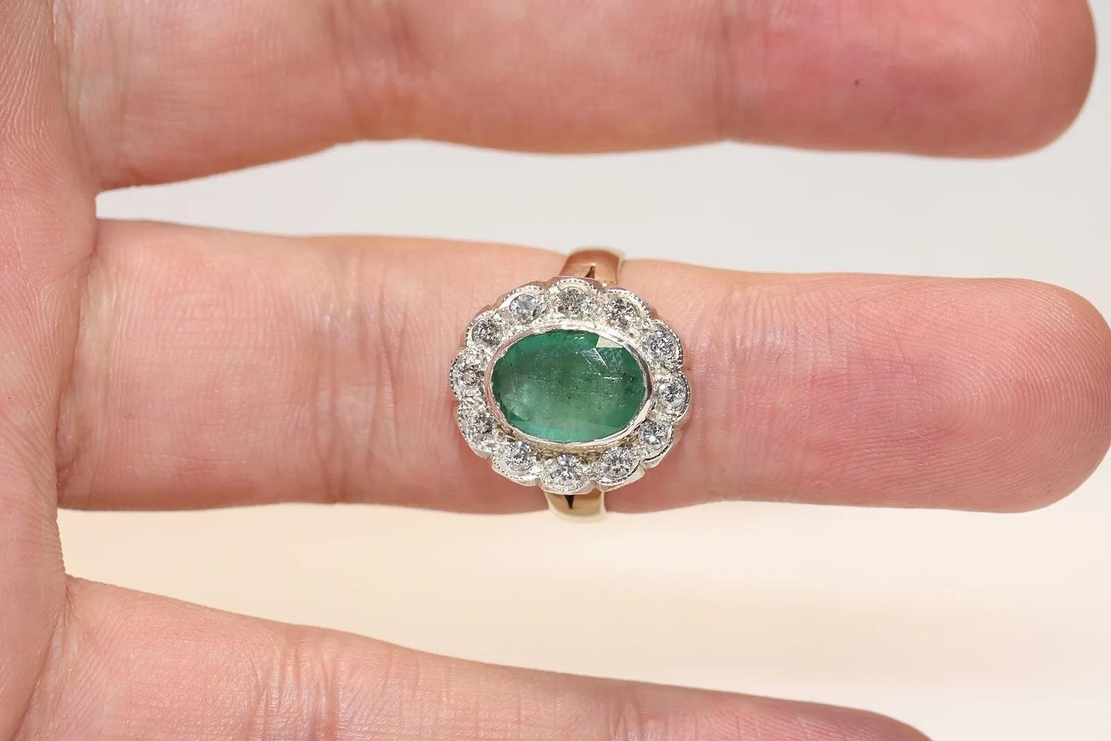 Vintage Circa 1970s 14k Gold Natural Diamond And Emerald Decorated Ring  In Good Condition For Sale In Fatih/İstanbul, 34