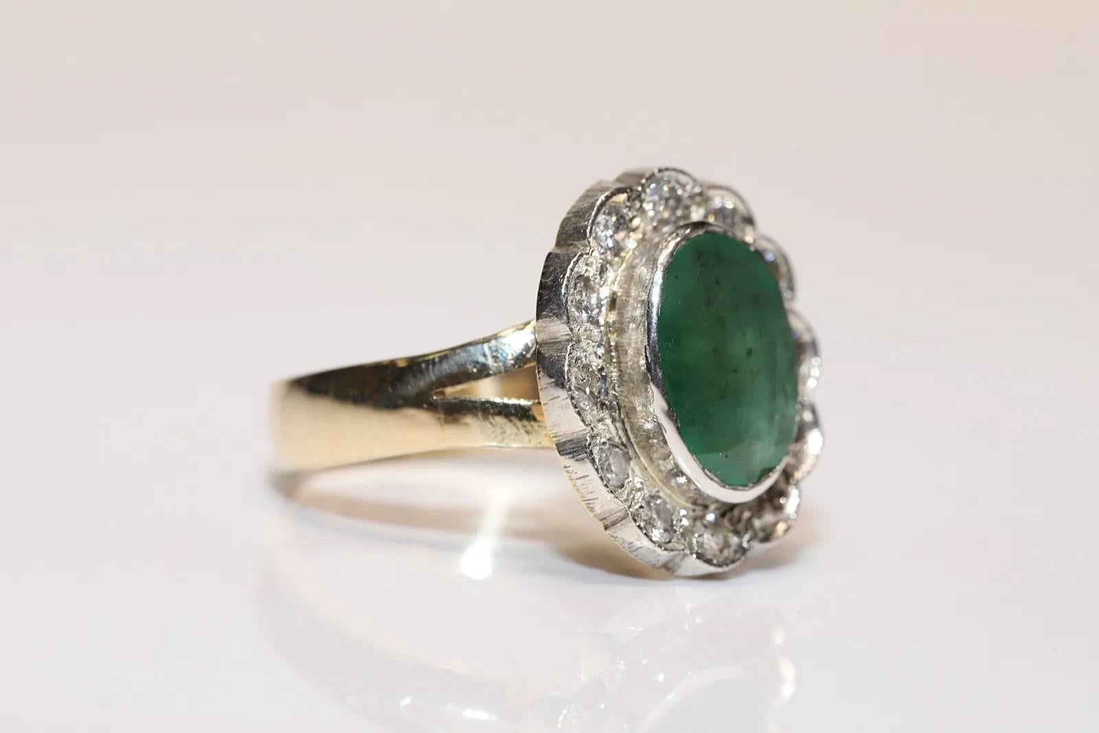 Vintage Circa 1970s 14k Gold Natural Diamond And Emerald Decorated Ring  For Sale 2