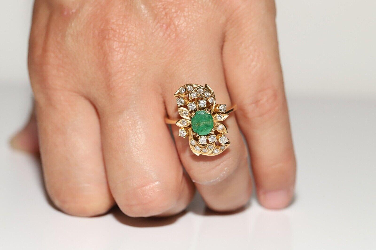 Vintage Circa 1970s 14k Gold Natural Diamond And Emerald Decorated Ring  For Sale 3