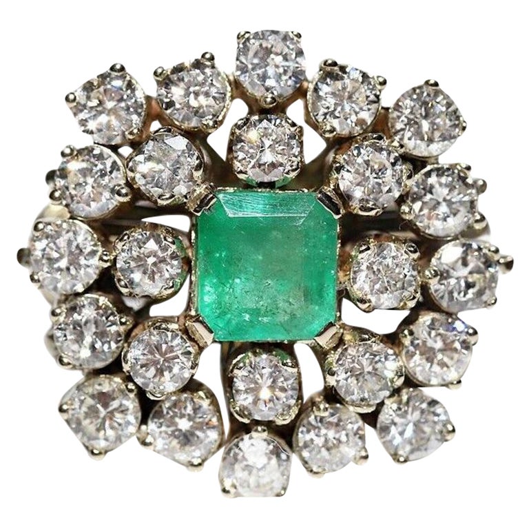 Vintage Circa 1970er Jahre 14k Gold Natürlicher Diamant und Smaragd Dekorierter Ring